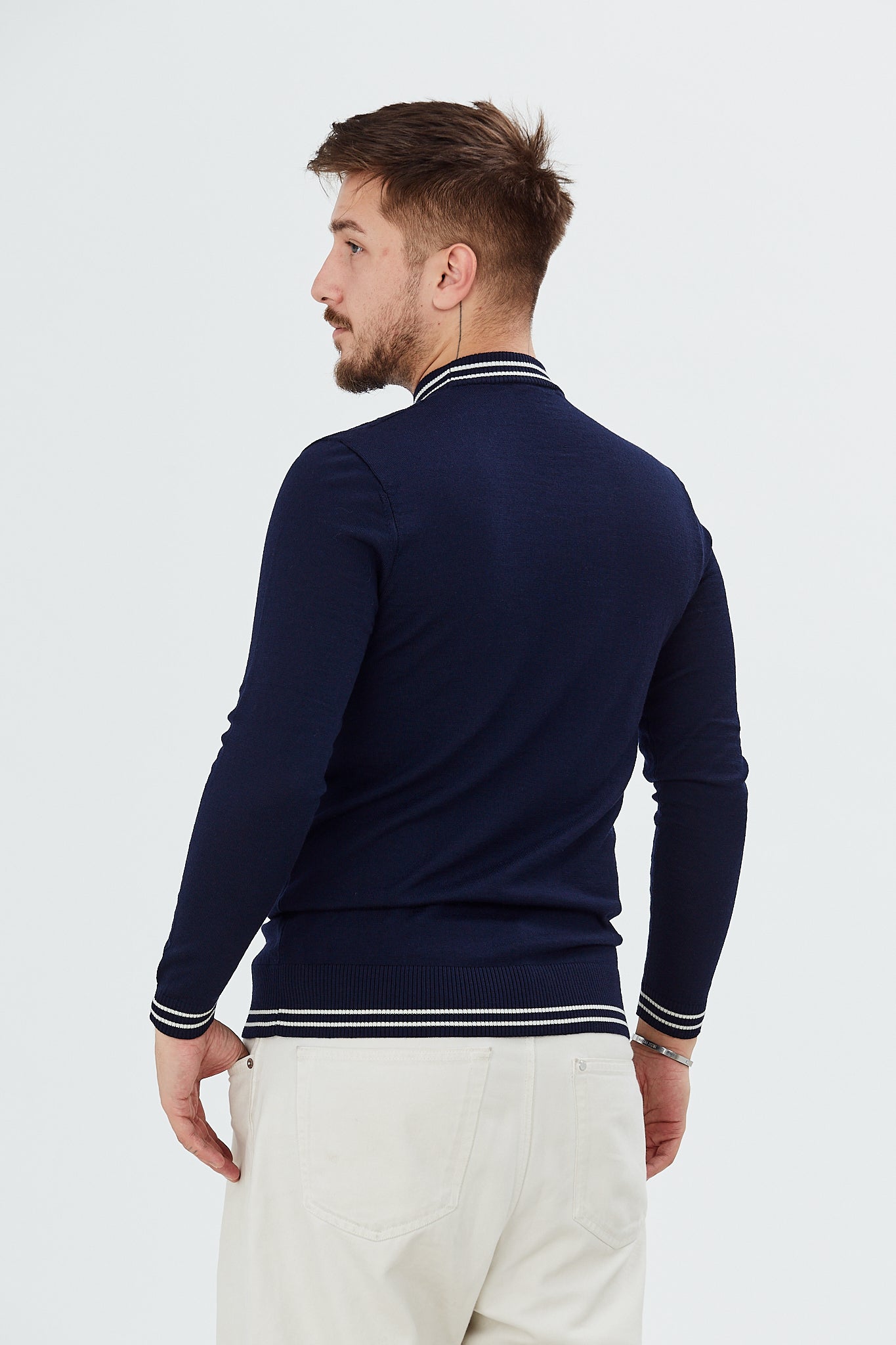 Sweater with zig-zag pattern and long sleeves