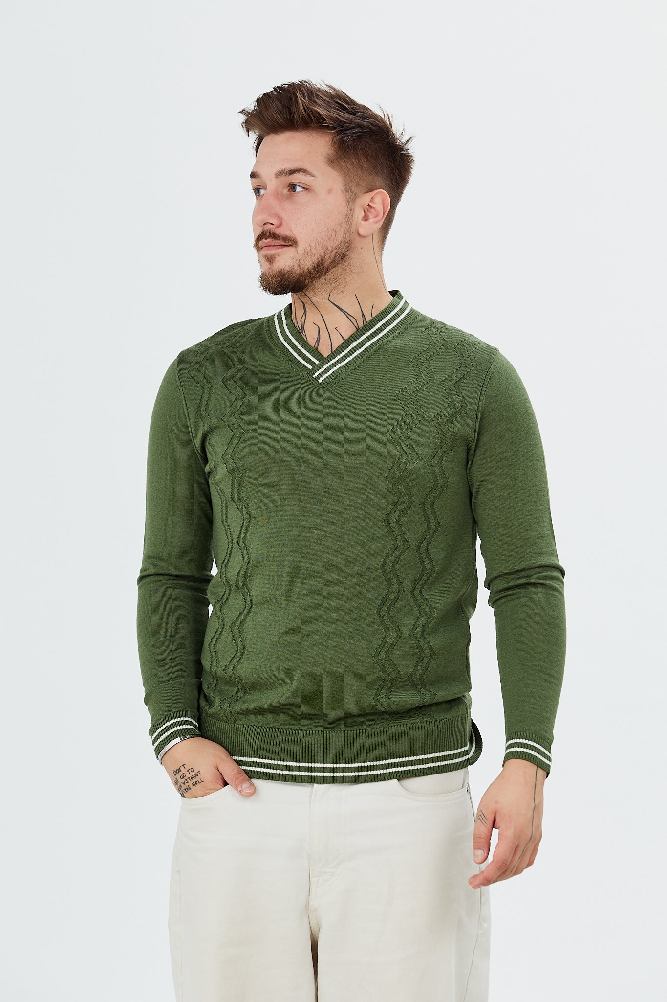 Sweater with V-neck and zig-zag patterns