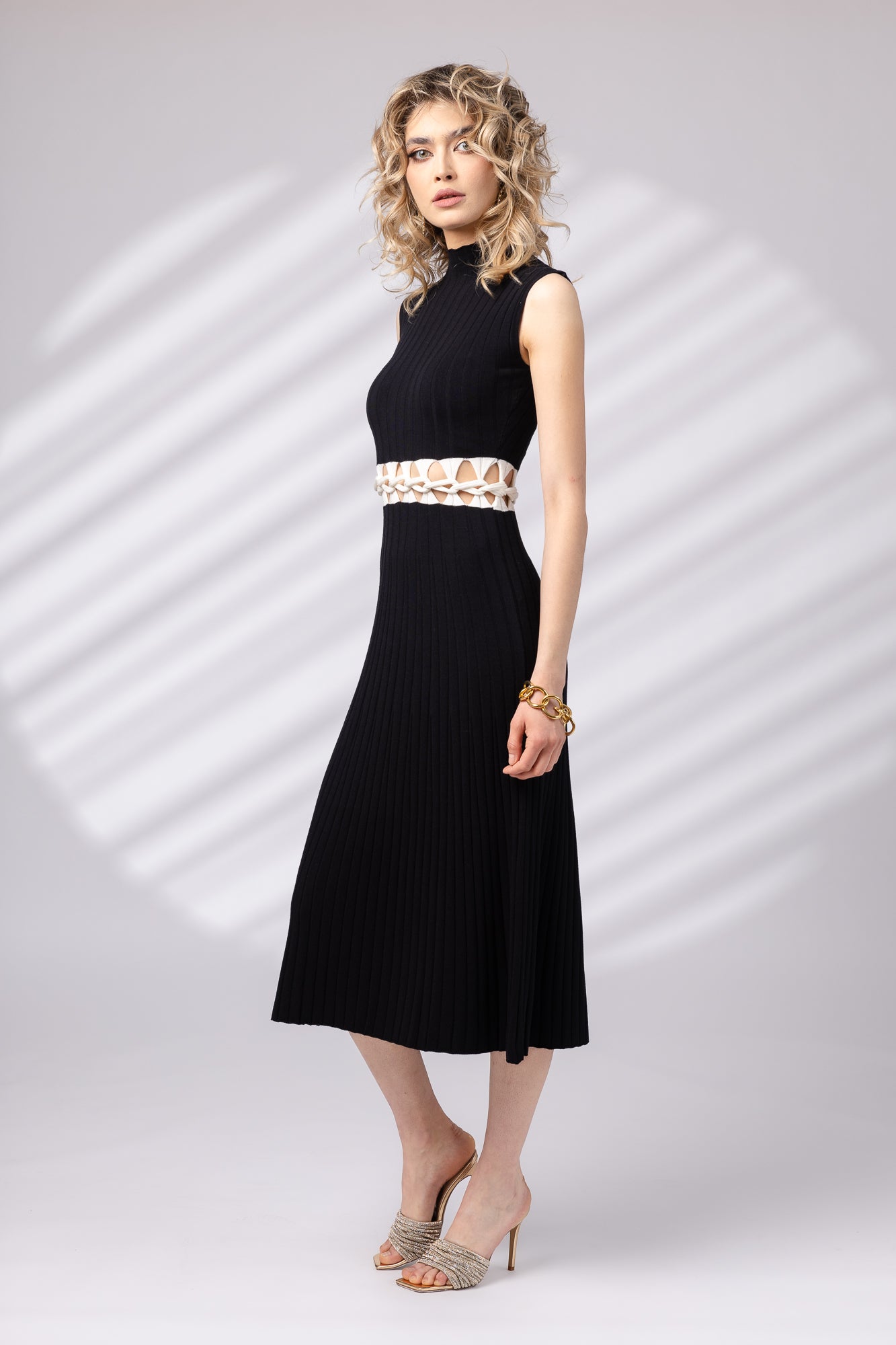 Dress with braid at the waist