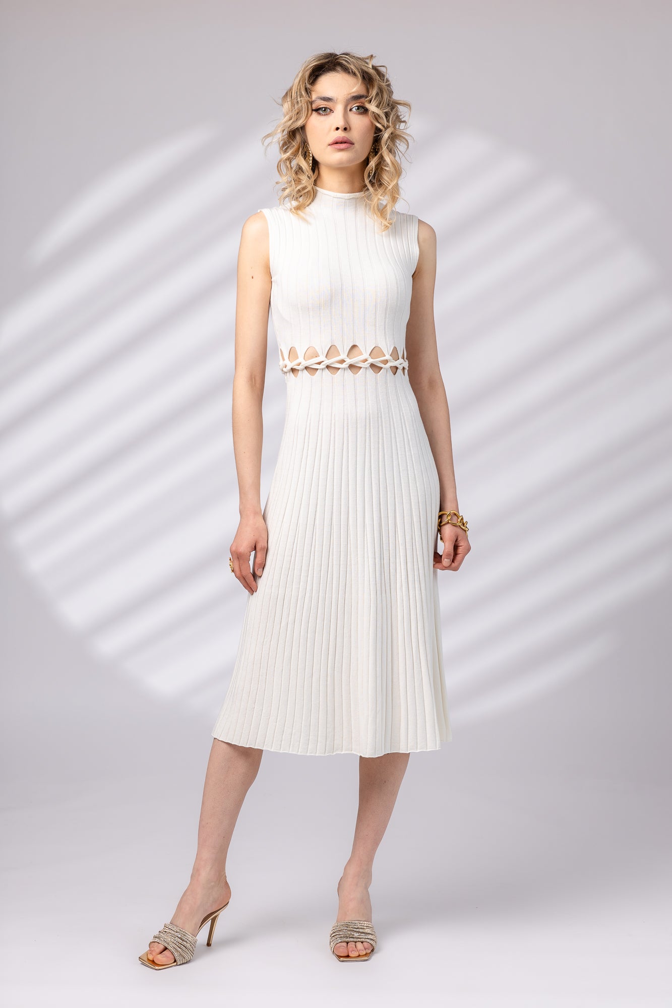Dress with braid at the waist