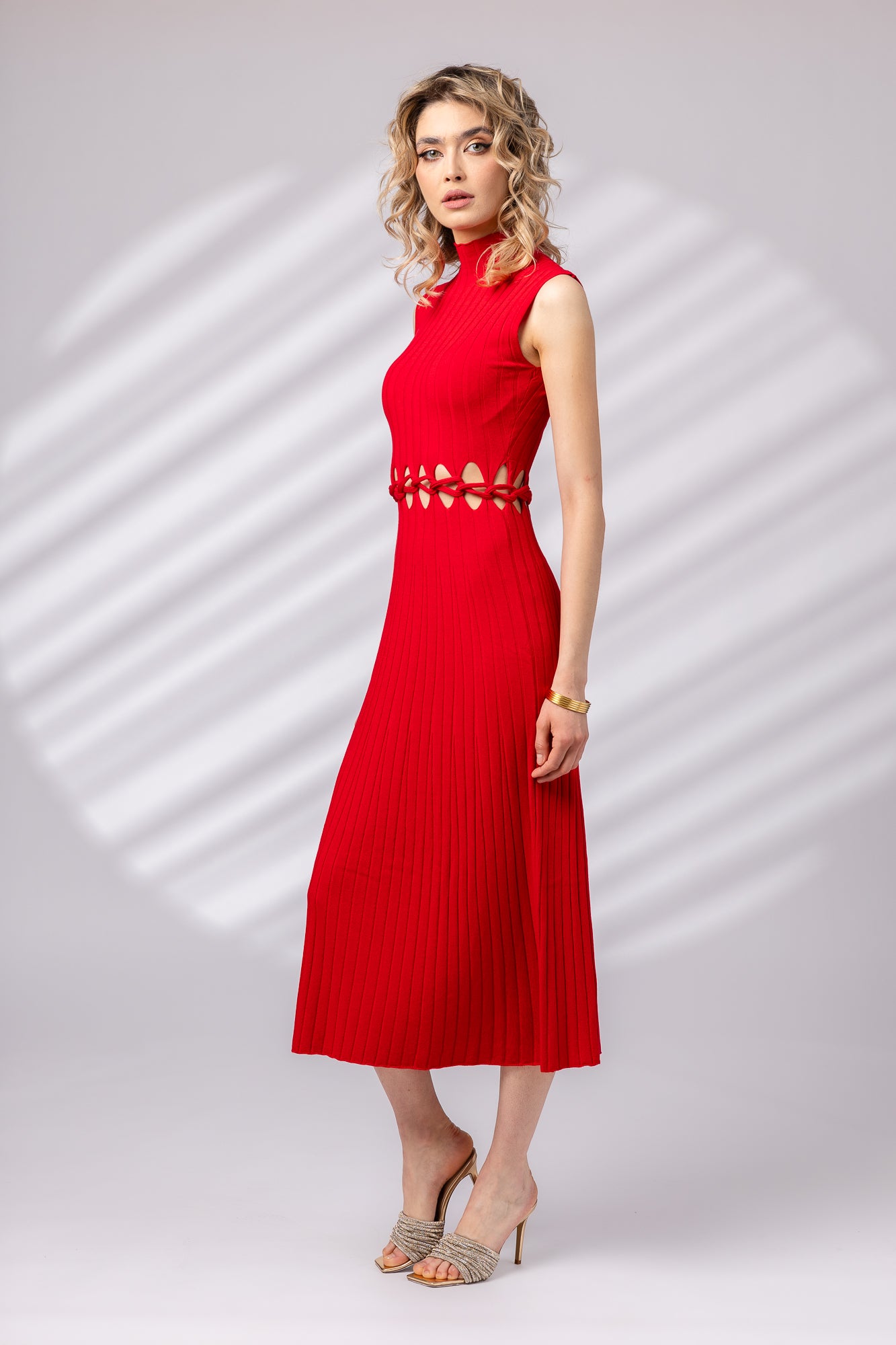 Dress with braid at the waist