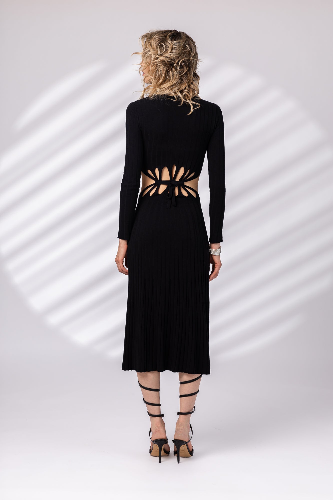 Dress with cutouts at the waist