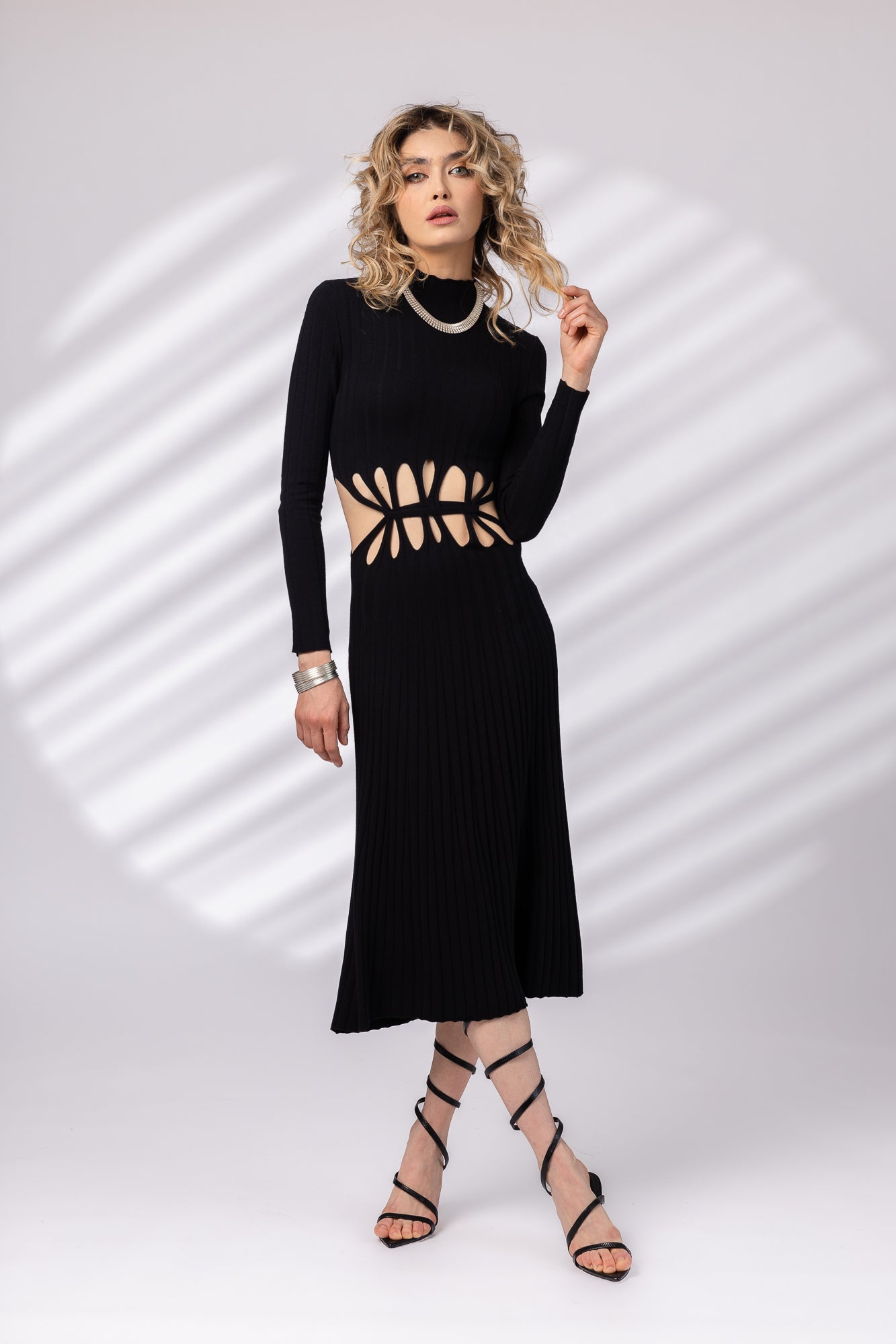Dress with cutouts at the waist