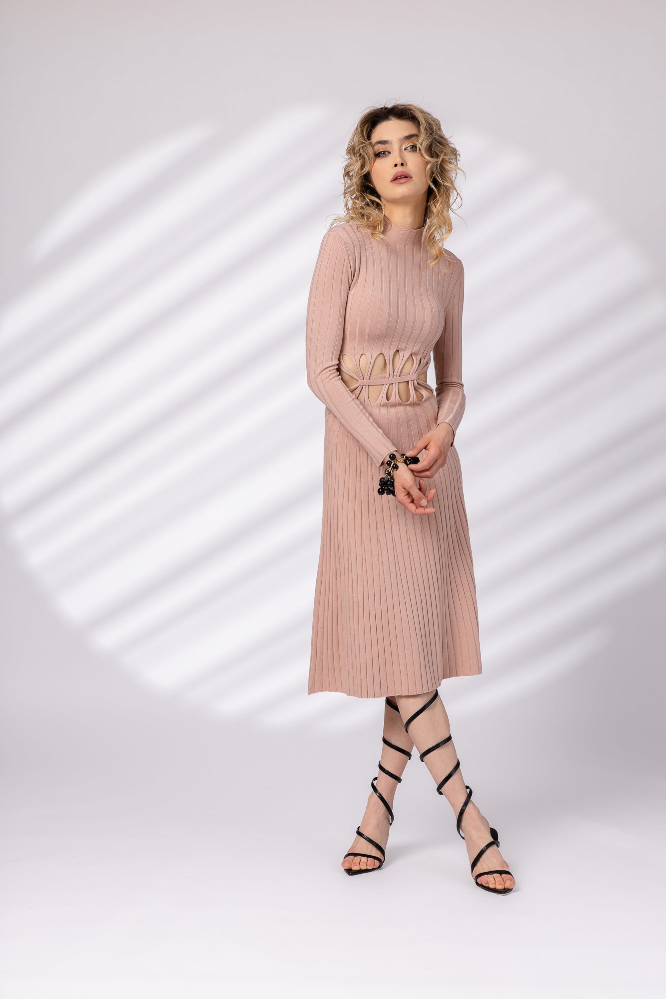 Dress with cutouts at the waist