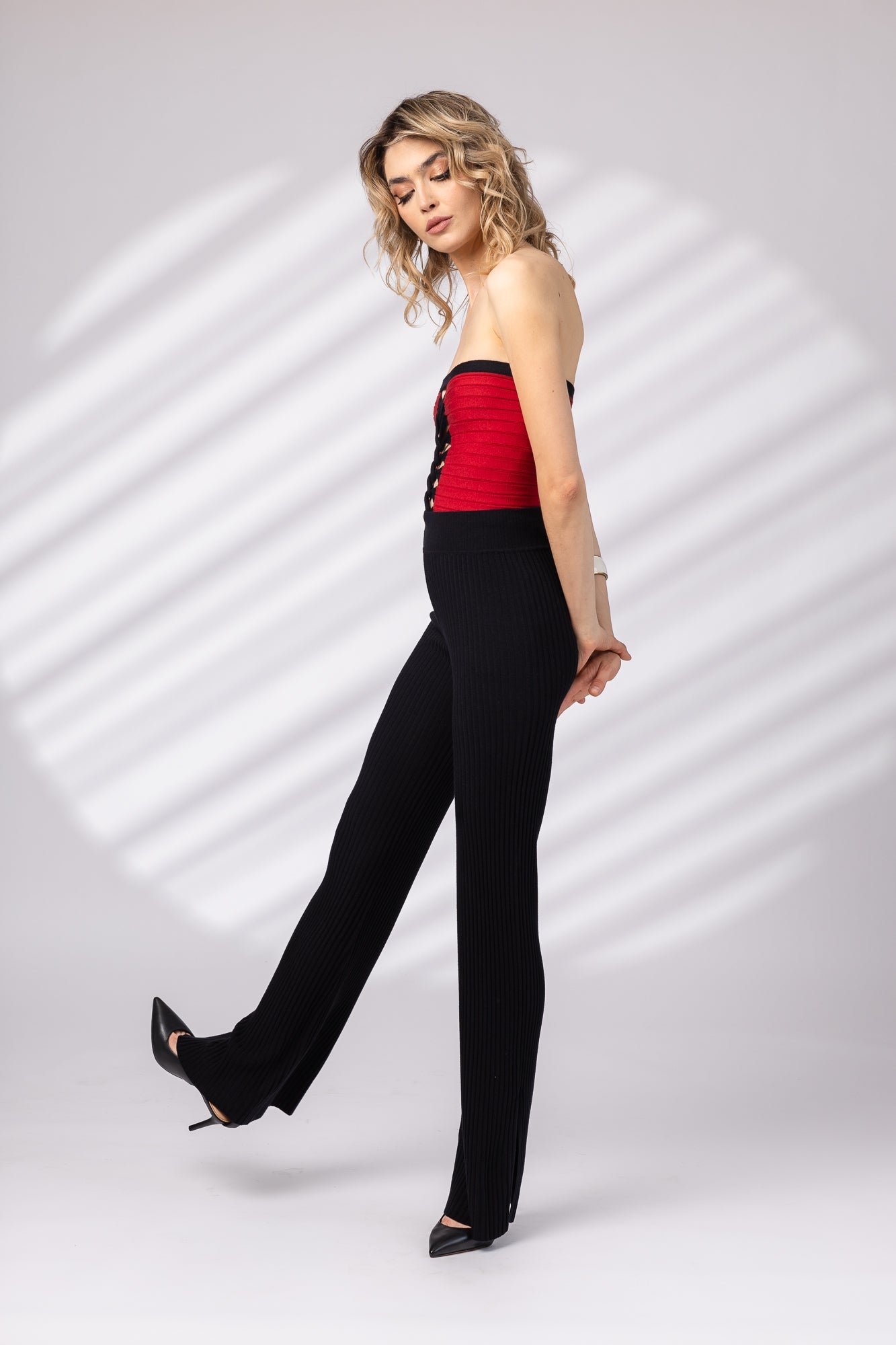 Sleeveless top with braid