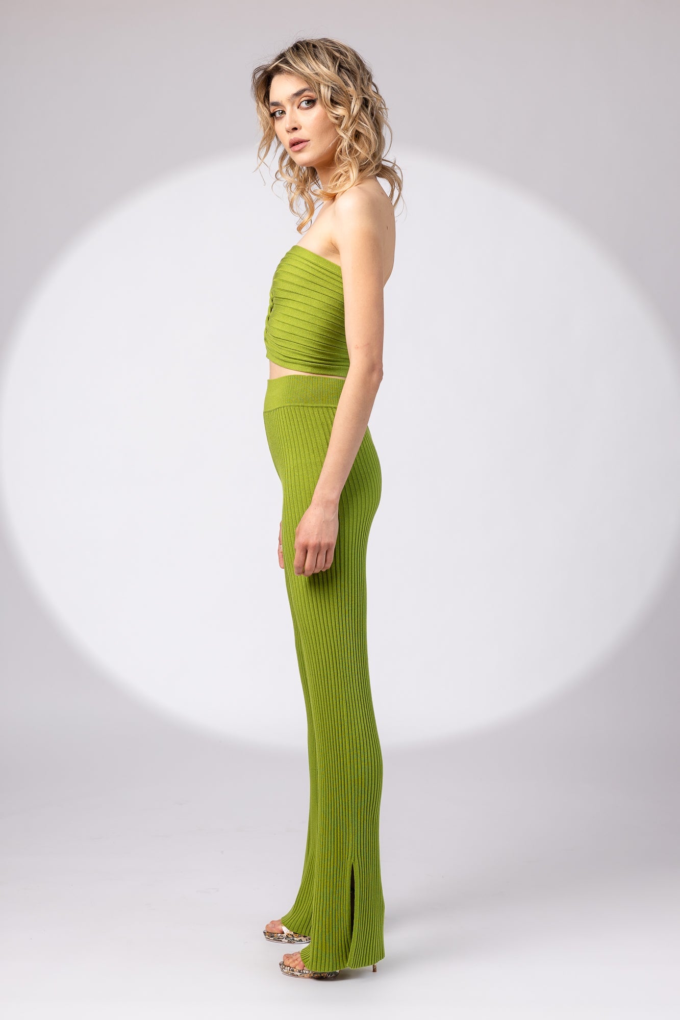 Sleeveless top with braid