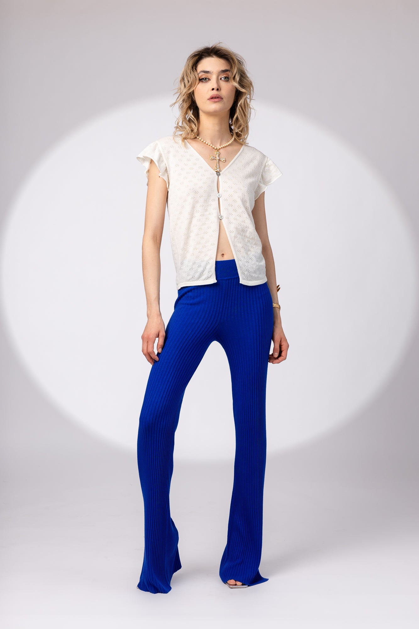 Women's sweater with short sleeves
