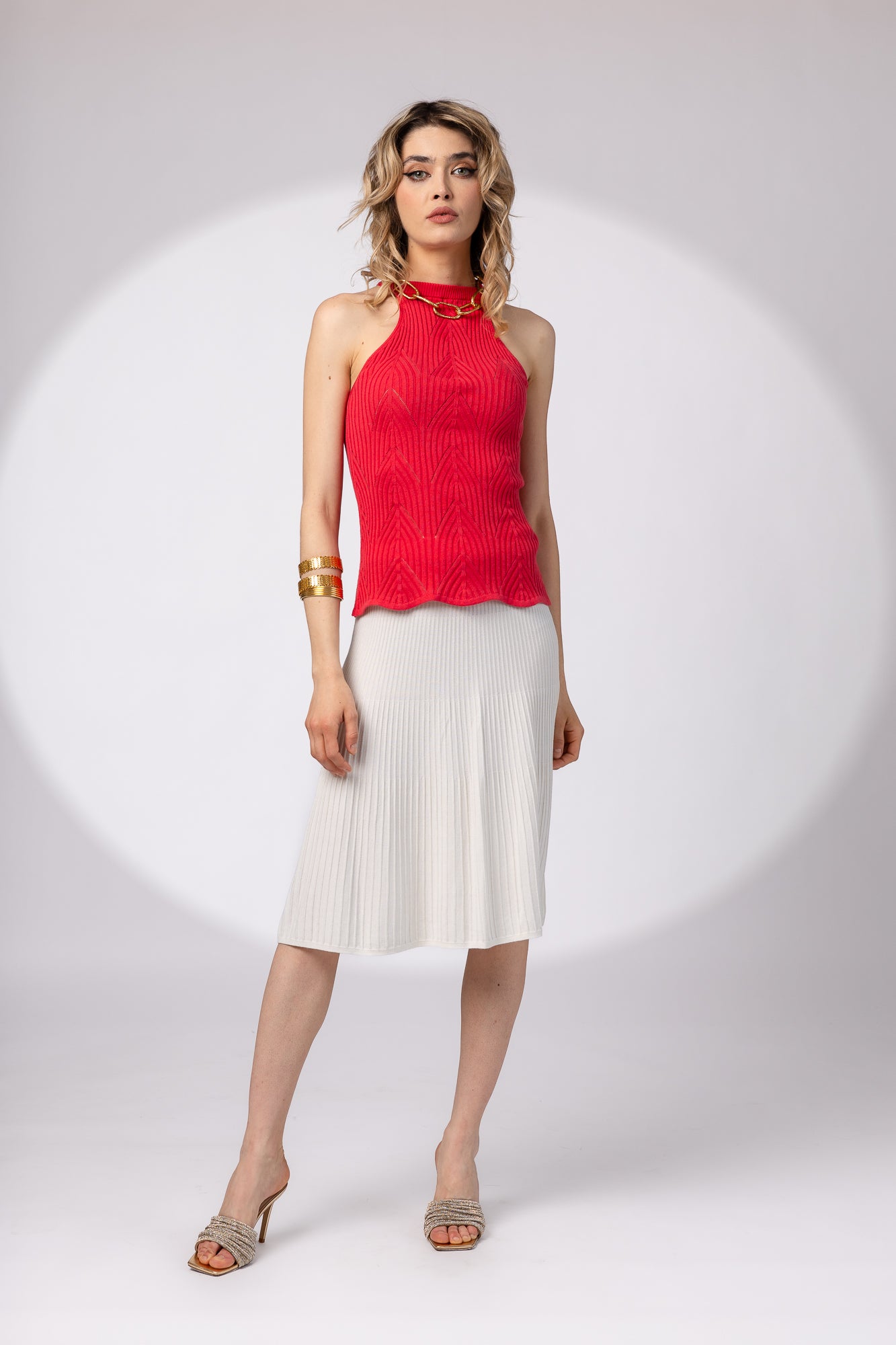 Openwork top with cutout at the back