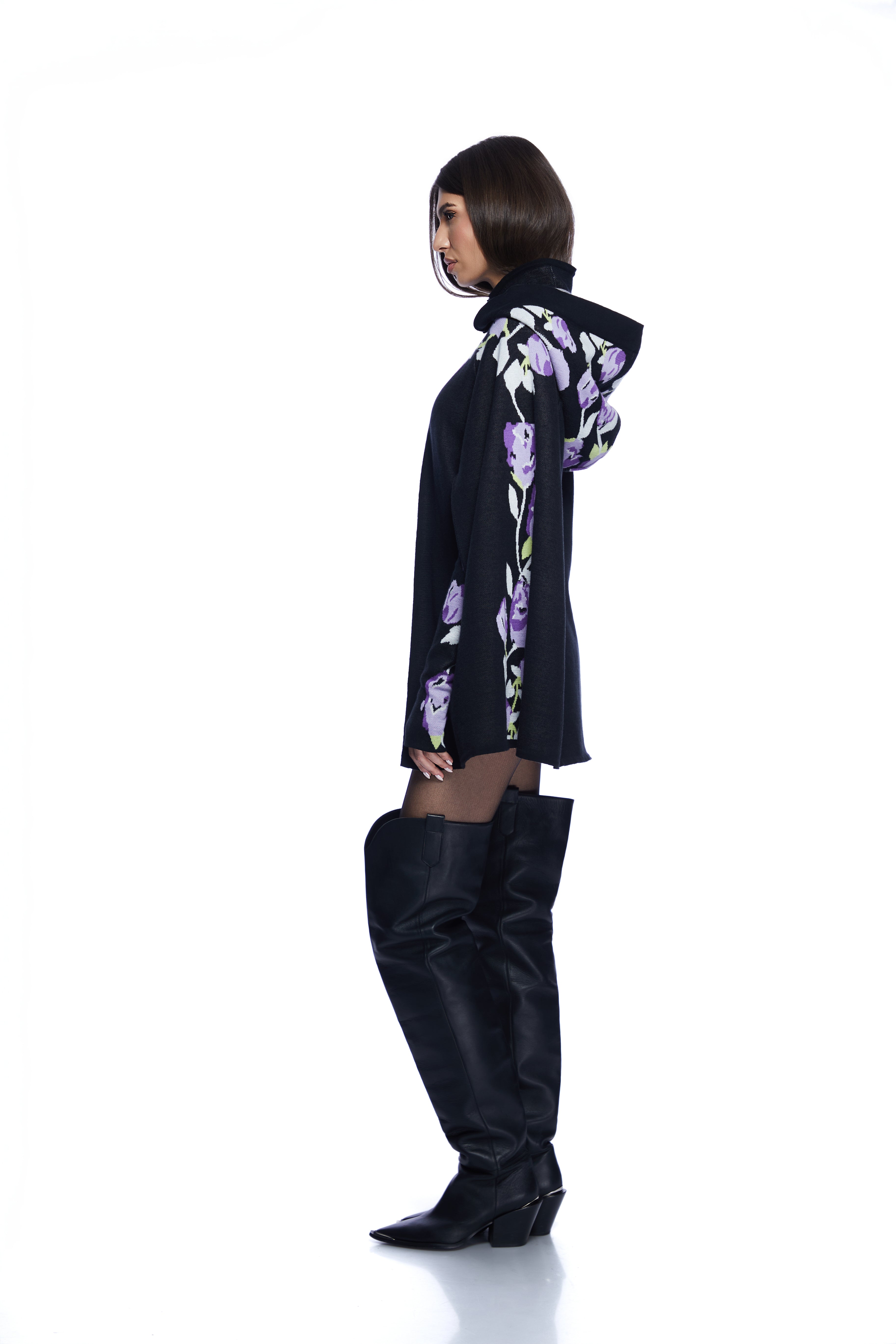 Long cape with "stylized roses" motifs