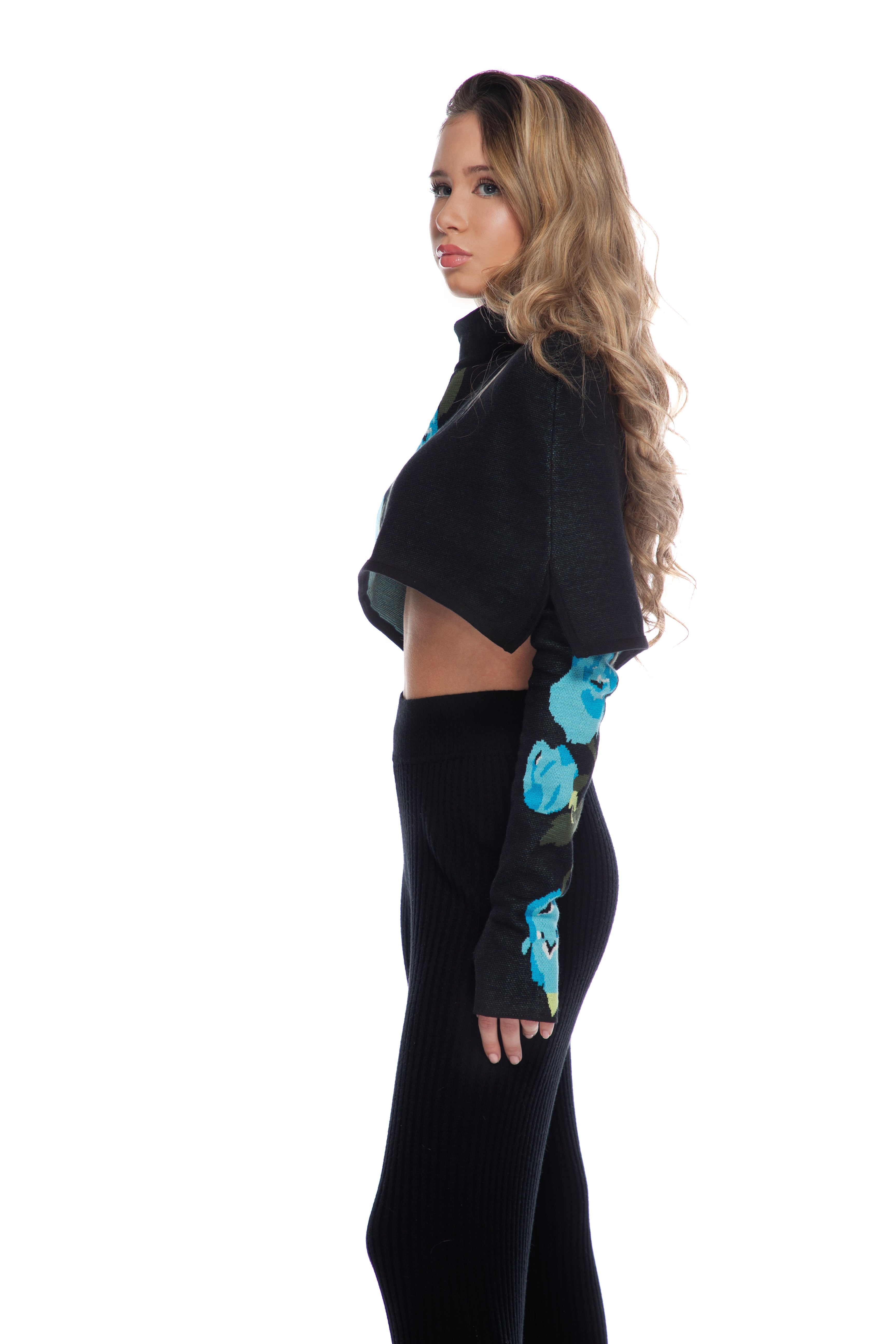 Long detachable mittens with roses
