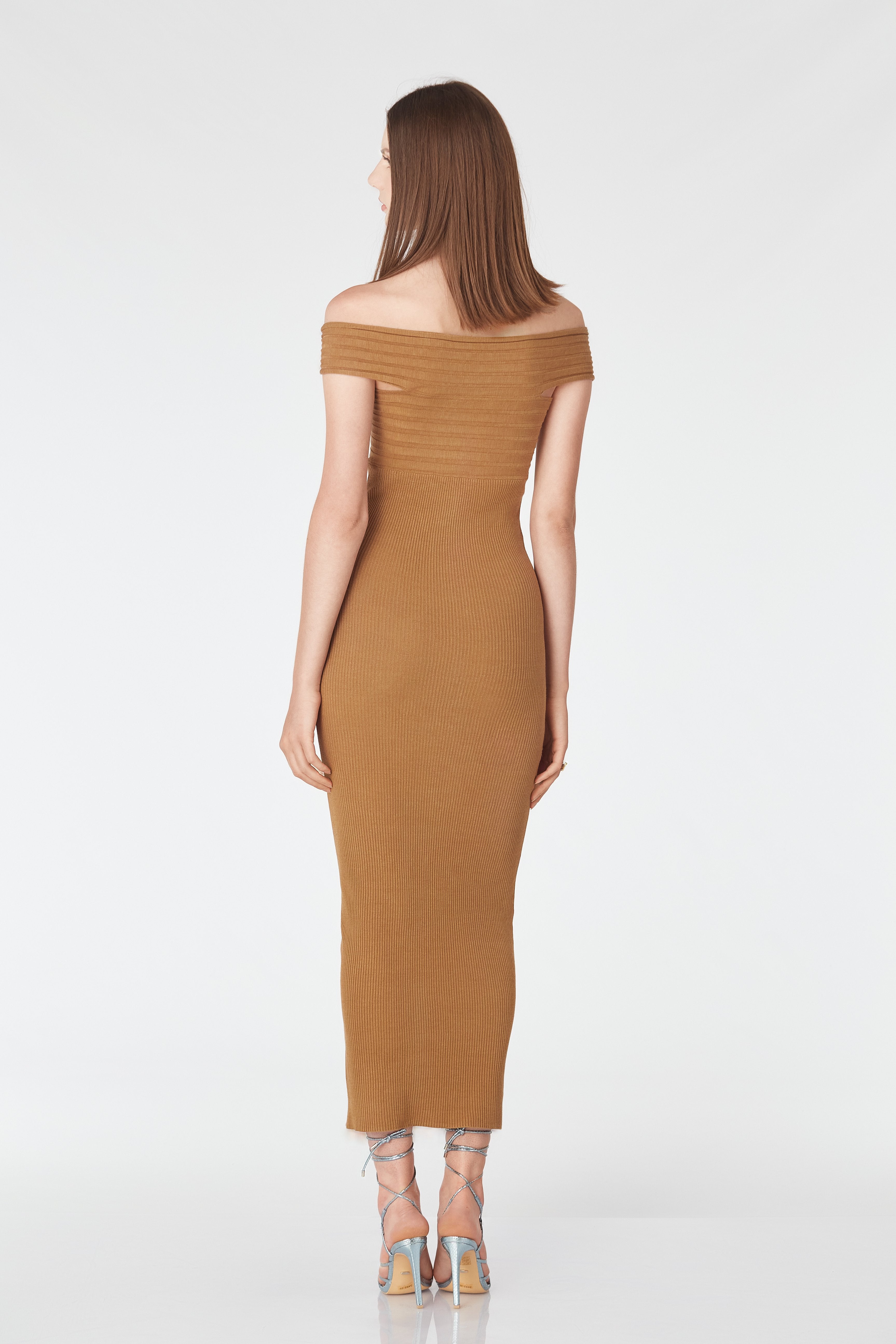Midi dress with pleats