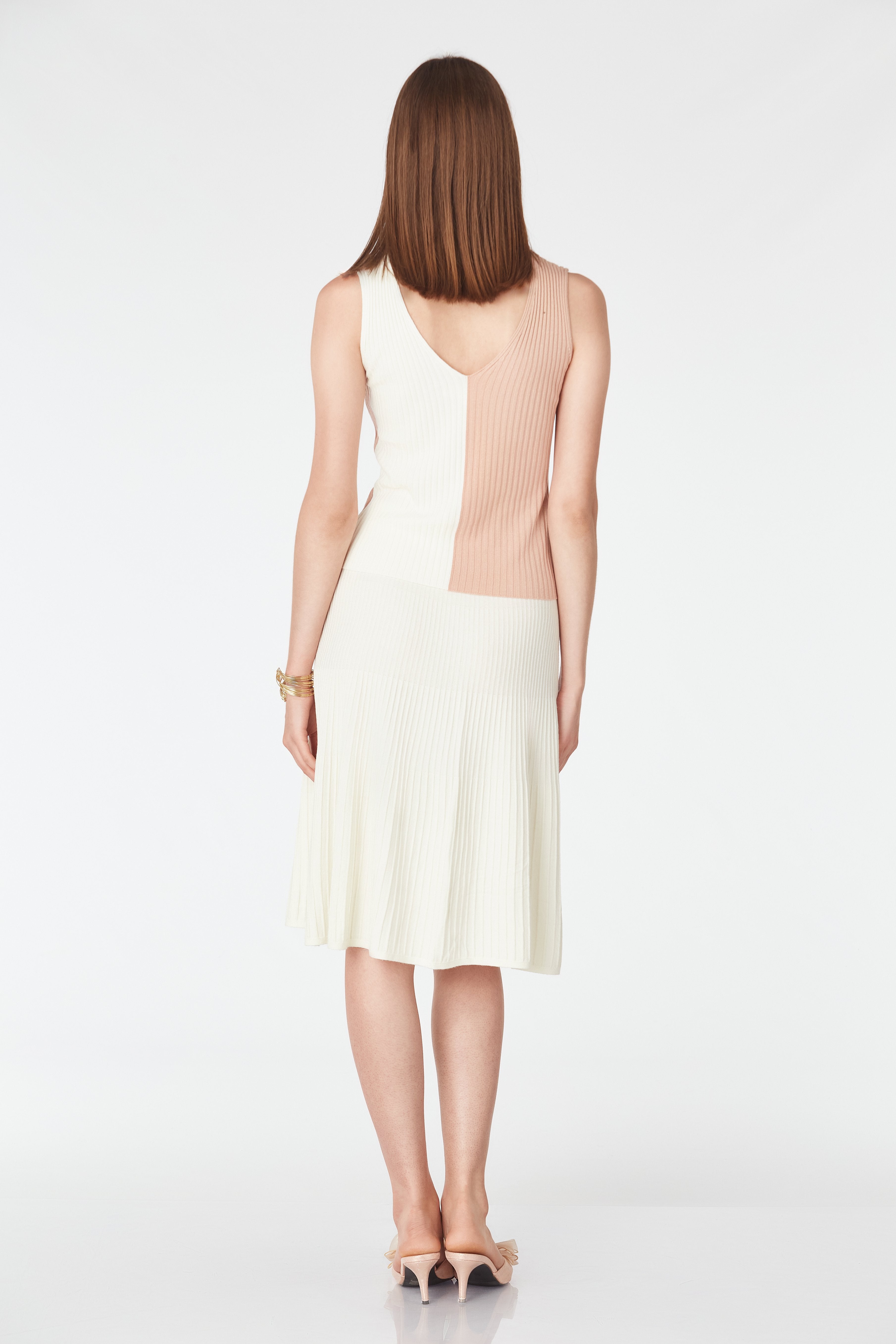 Top with interspersed straps