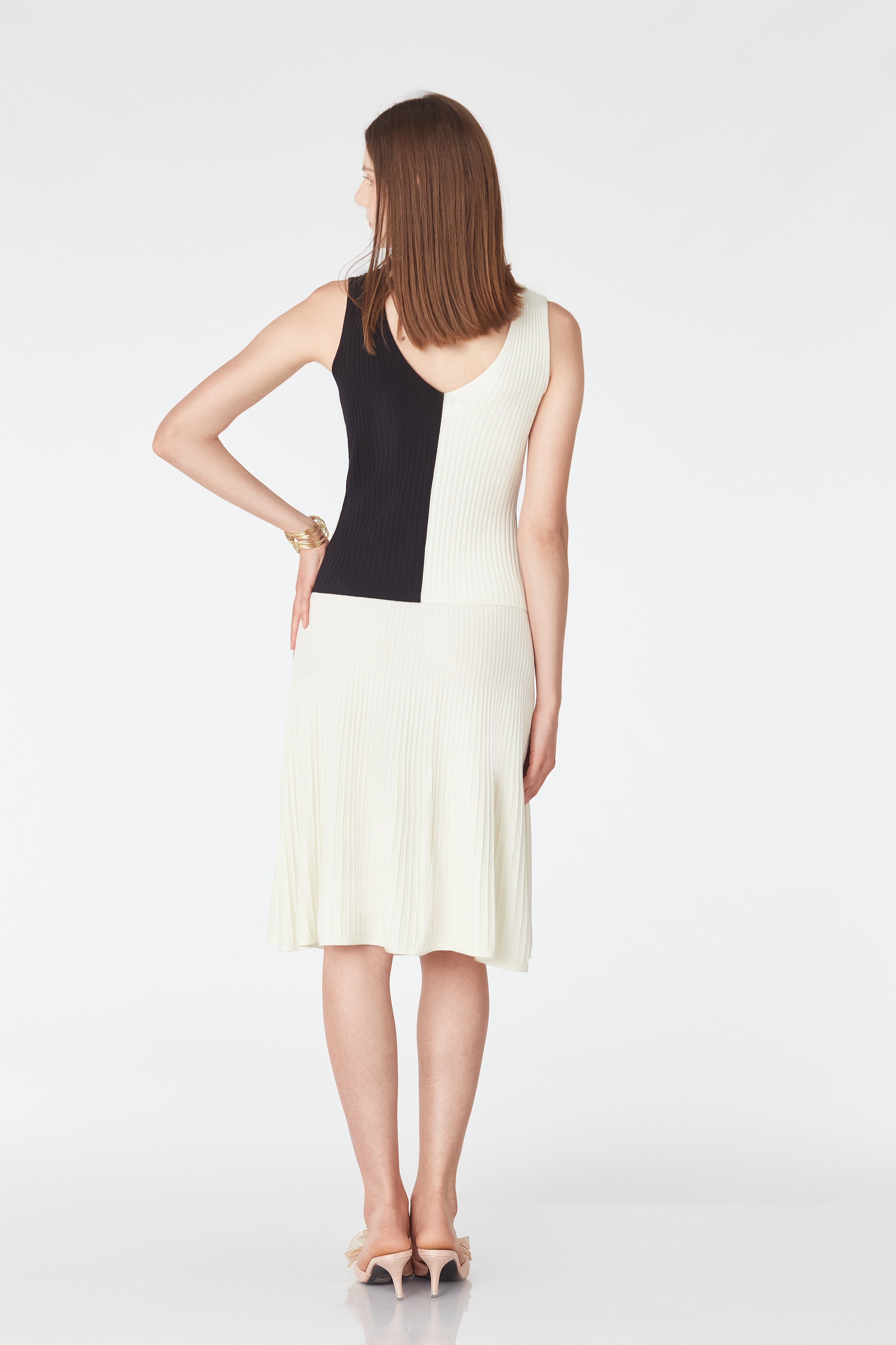 Top with interspersed straps