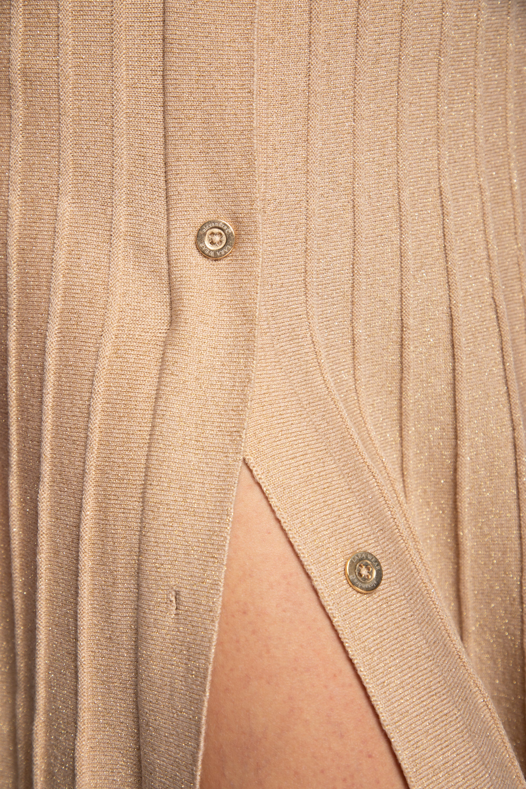 Skirt with side slit