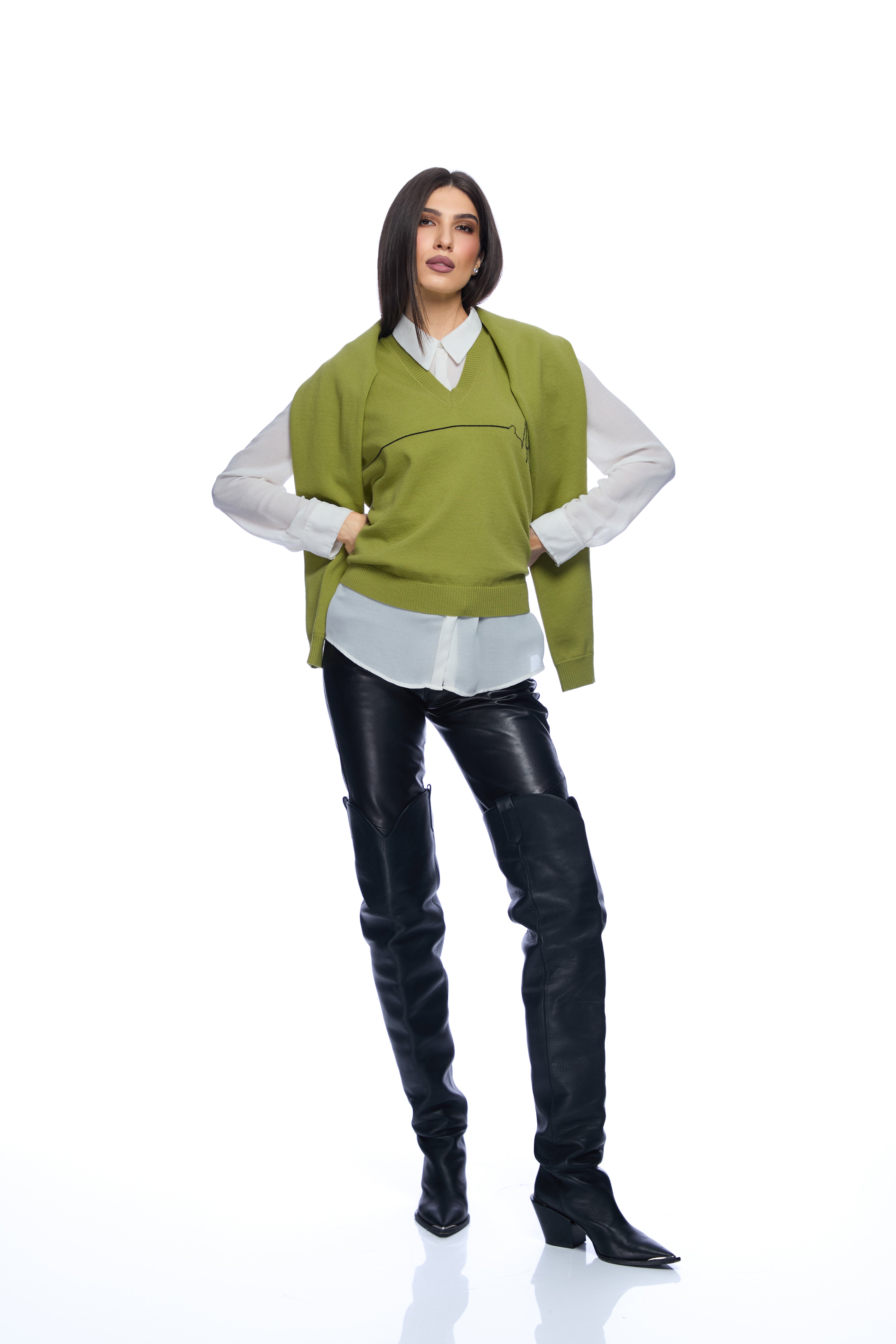 Compleu vesta si capa scurta