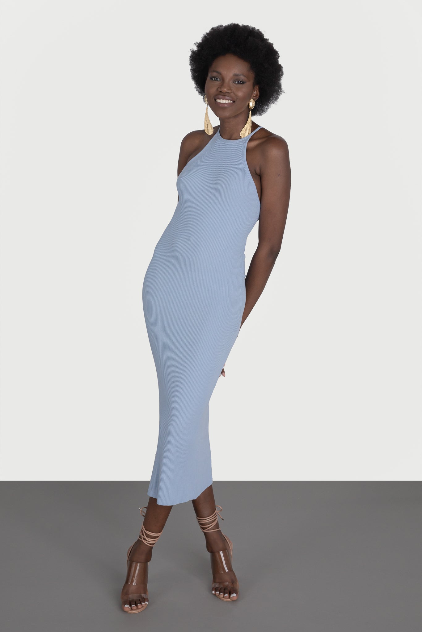 Dress with bare back and lace
