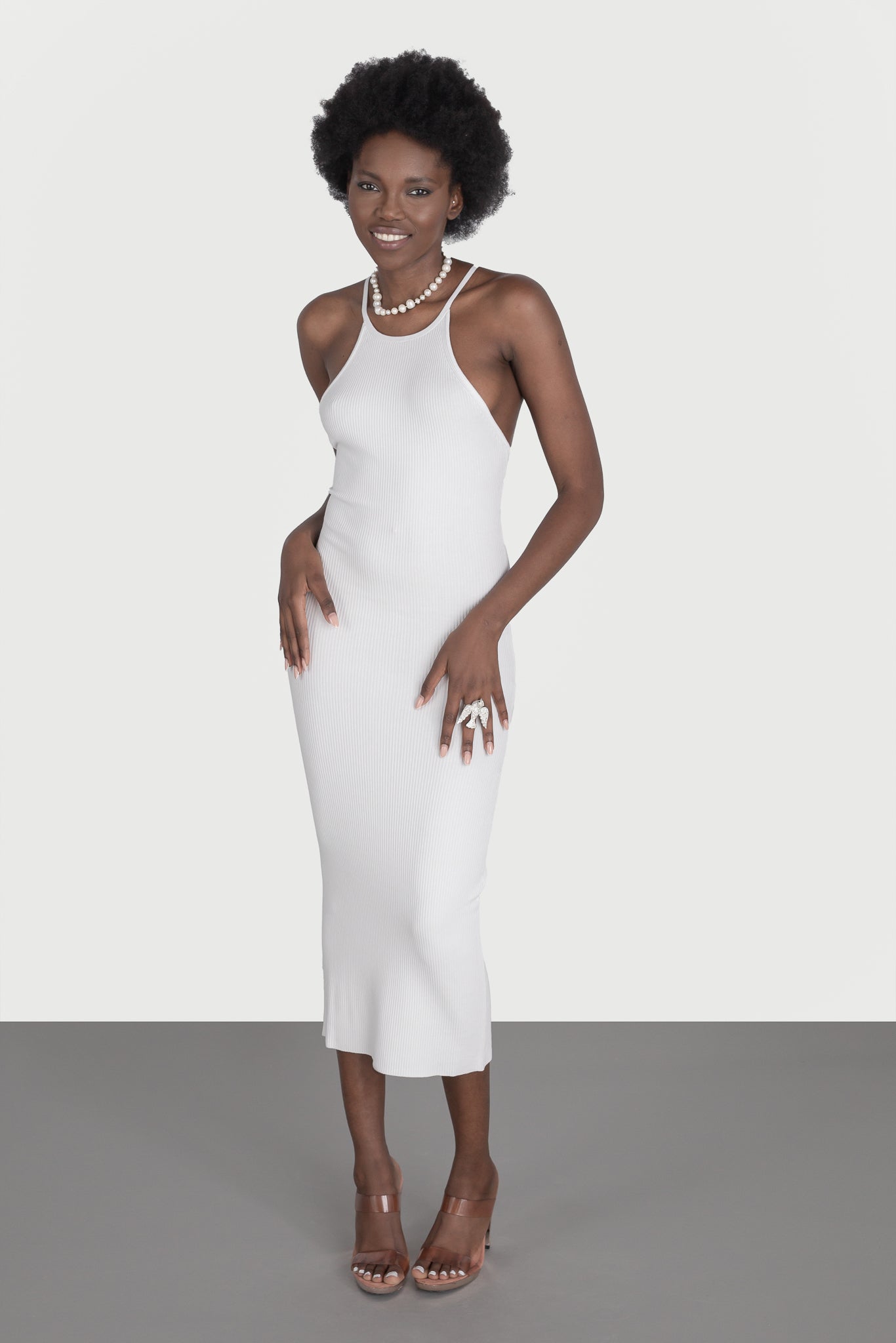 Dress with bare back and lace