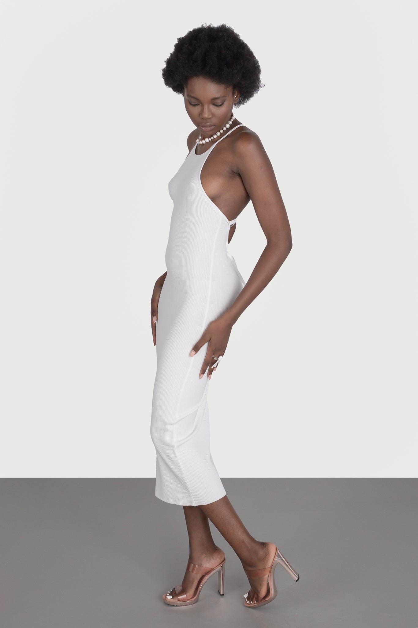 Dress with bare back and lace