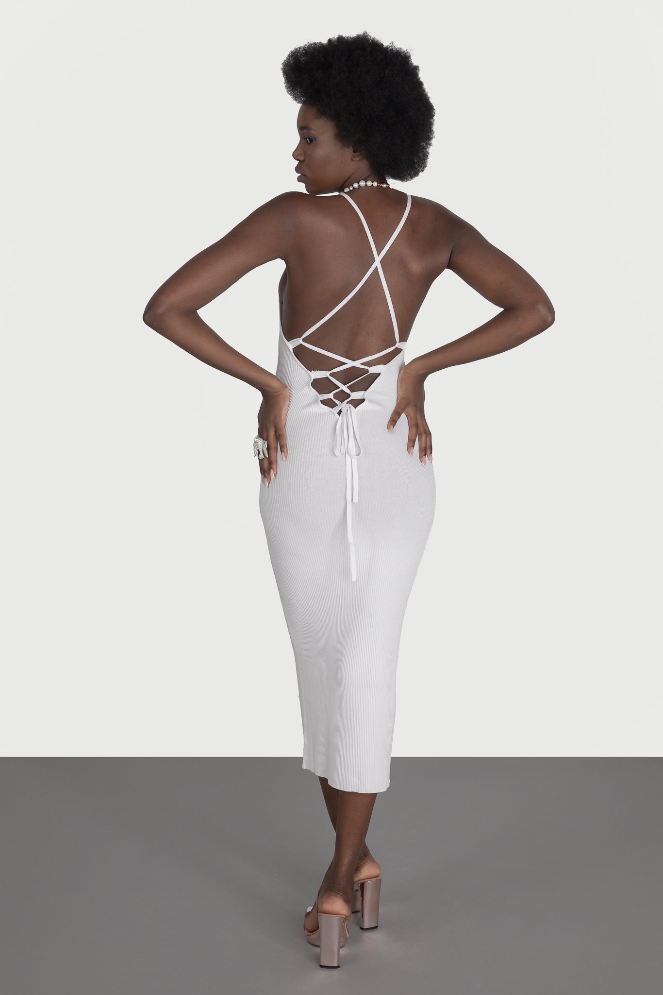 Dress with bare back and lace