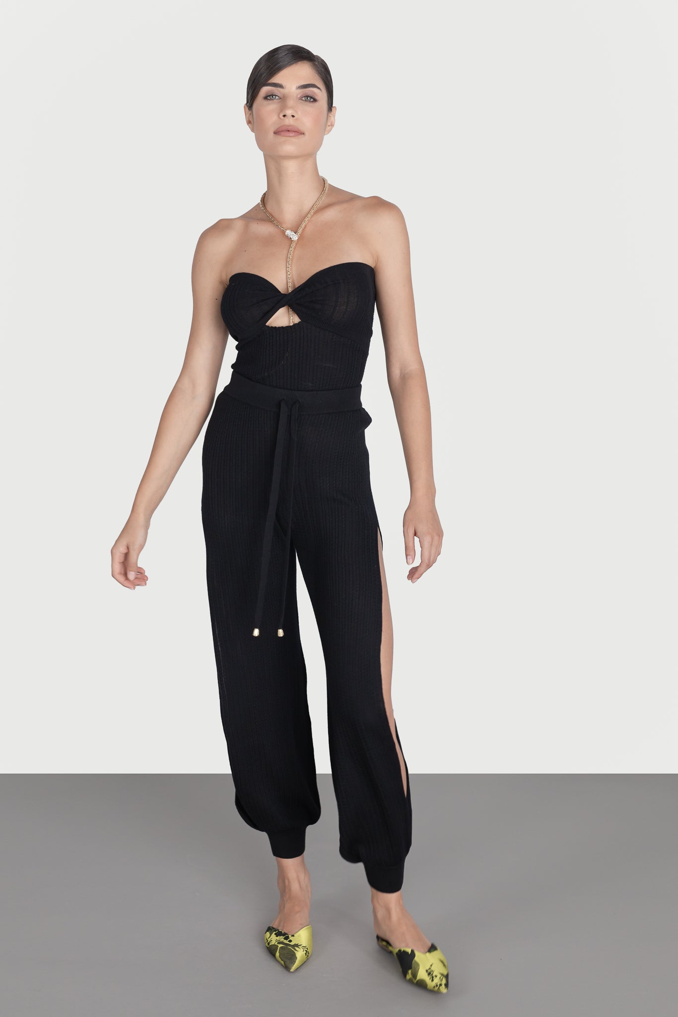 Low cut top
