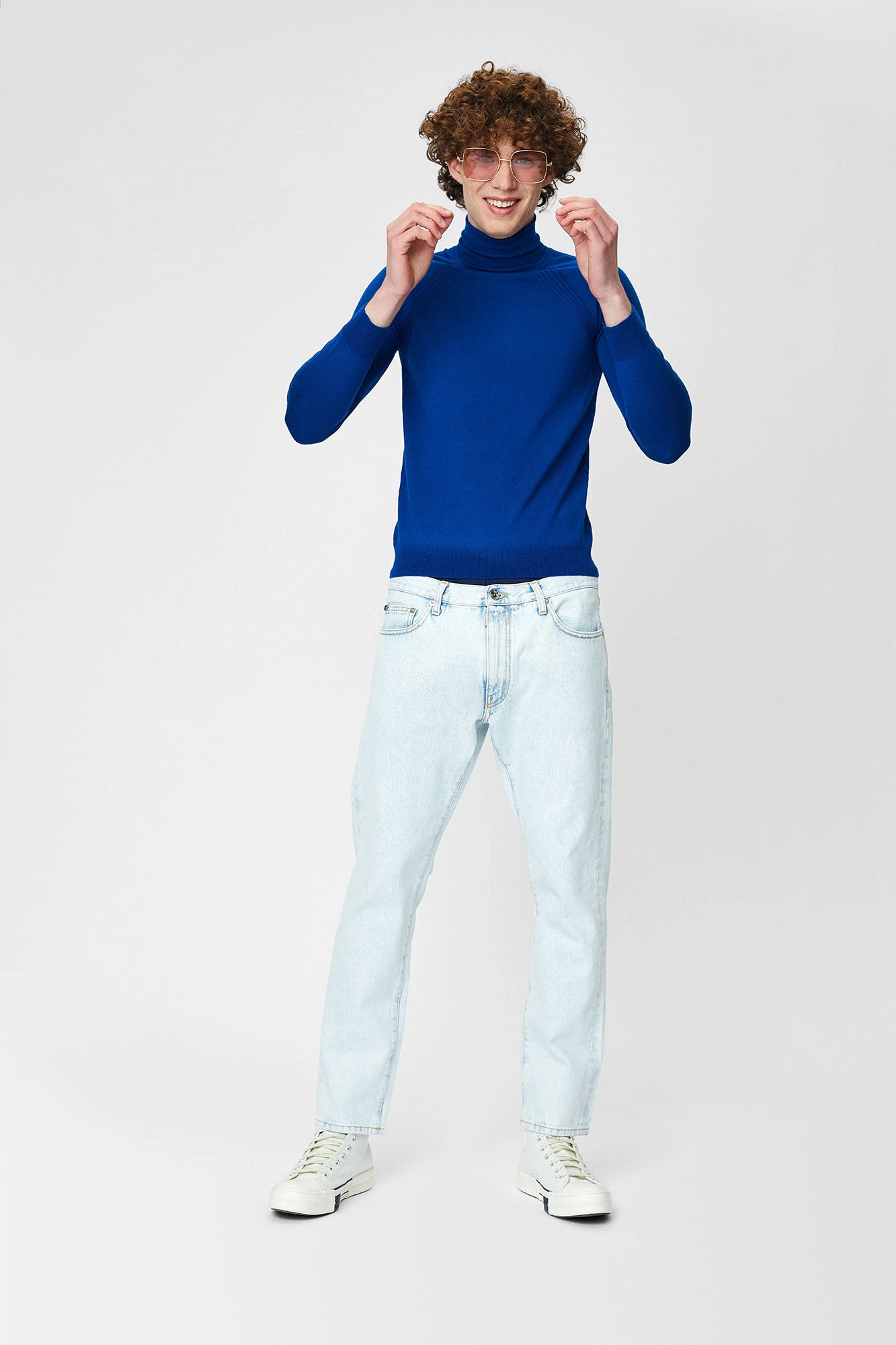 Sweater with roll collar and long sleeves