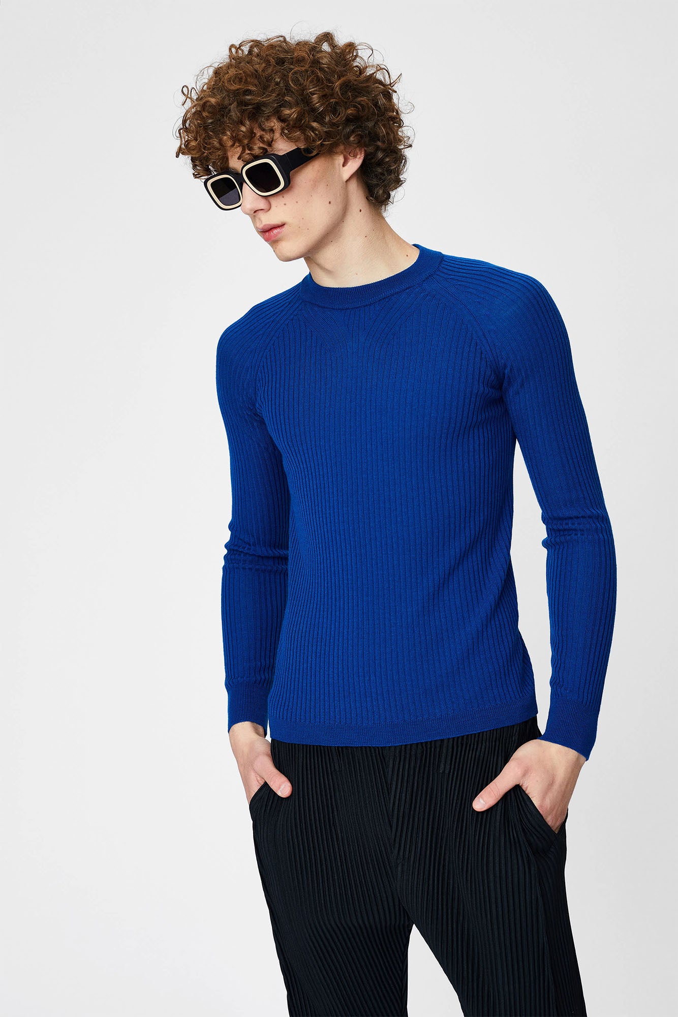 Round neck sweater for men