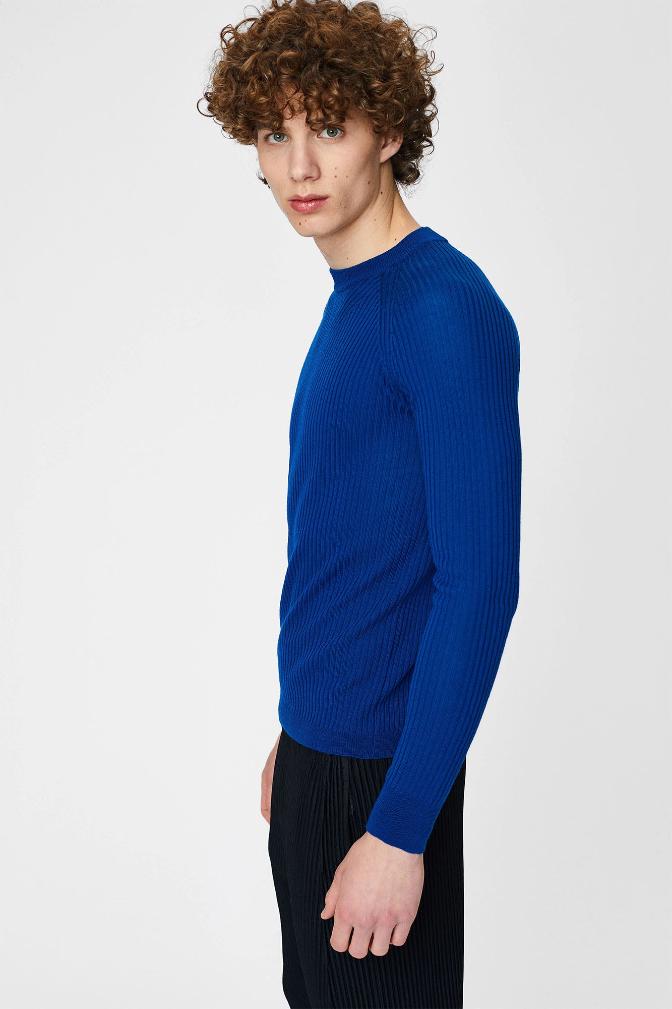 Round neck sweater for men