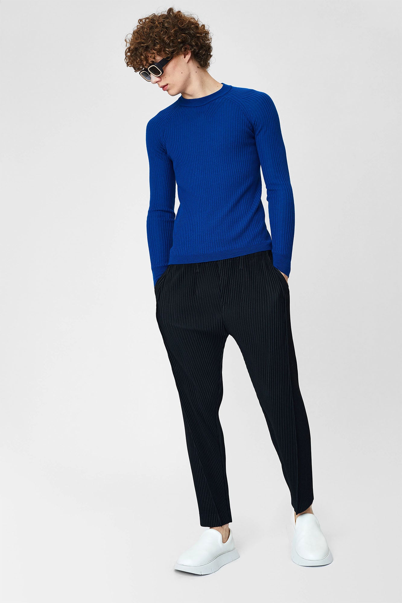 Round neck sweater for men