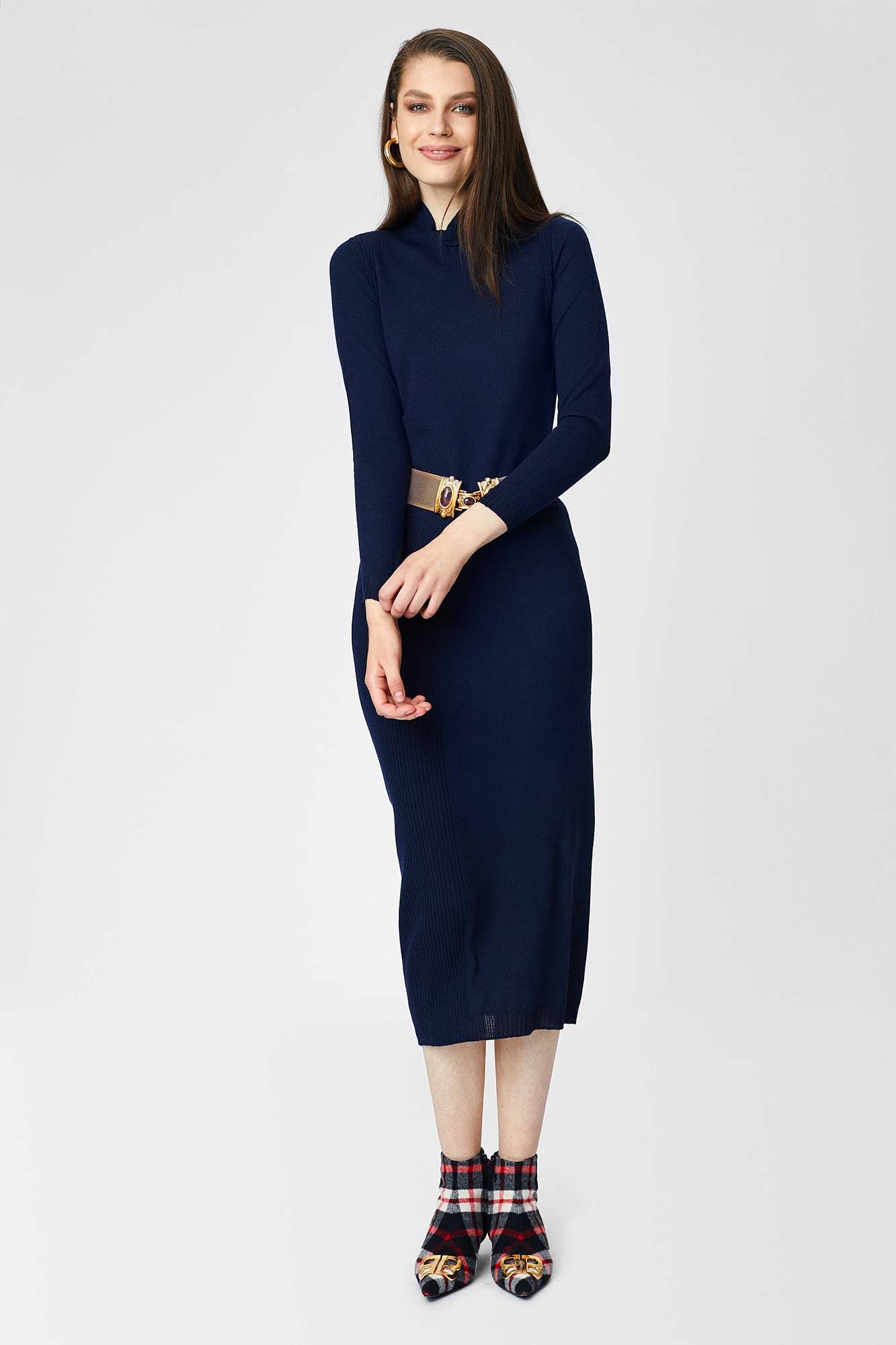 Dress for women of medium length