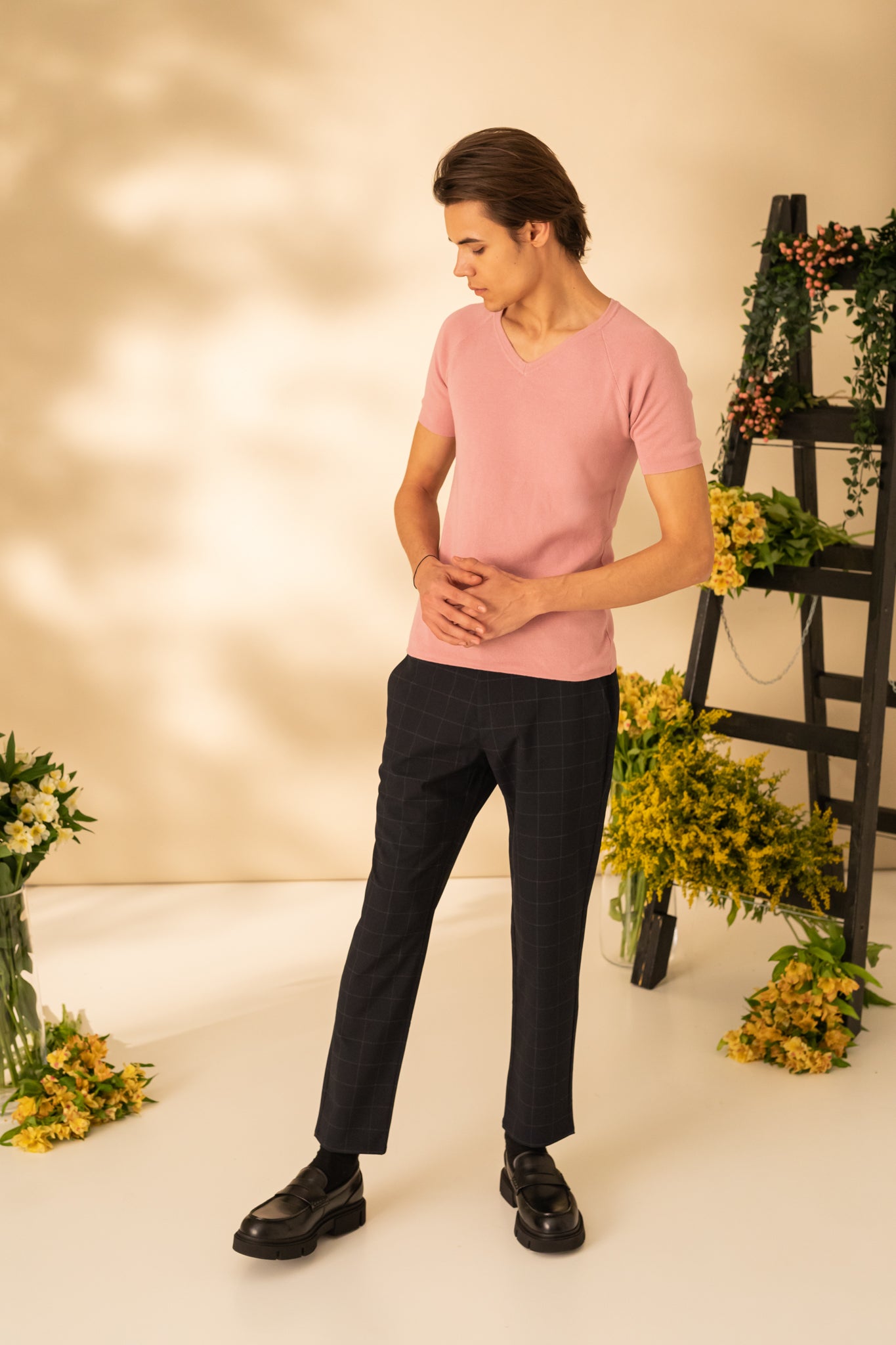Plain T-shirt with V-neck