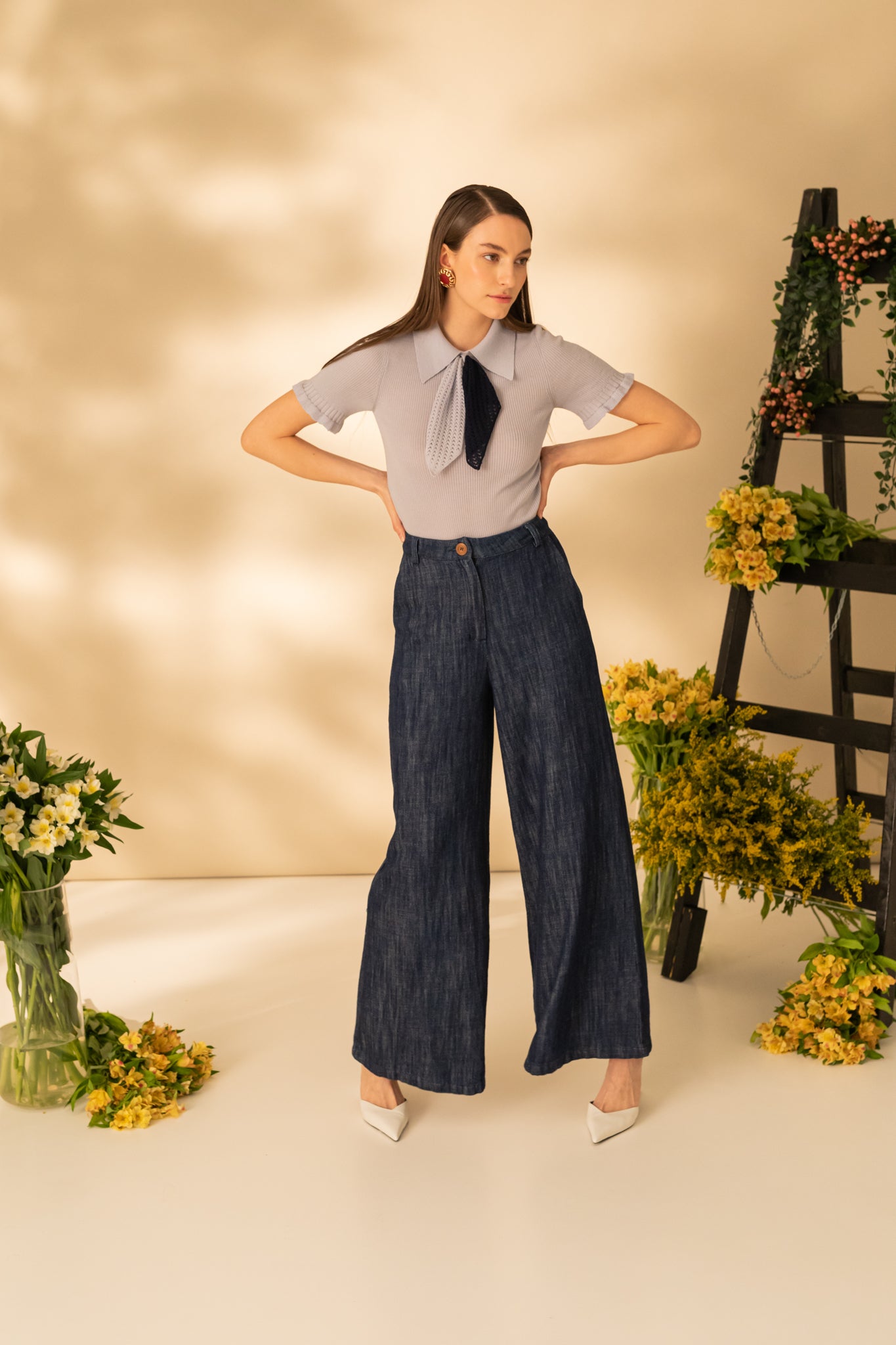 T-shirt with short sleeves and scarf accessory