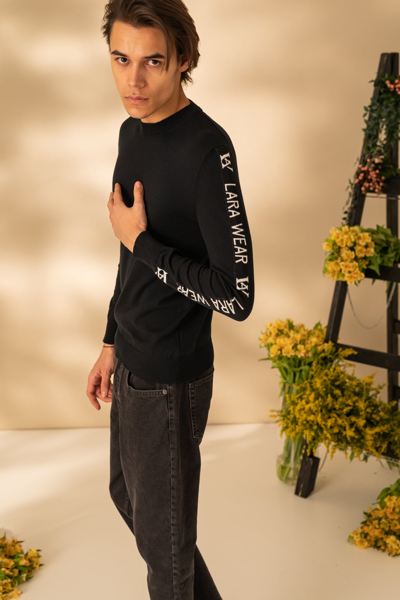 Slim pullover with long sleeves