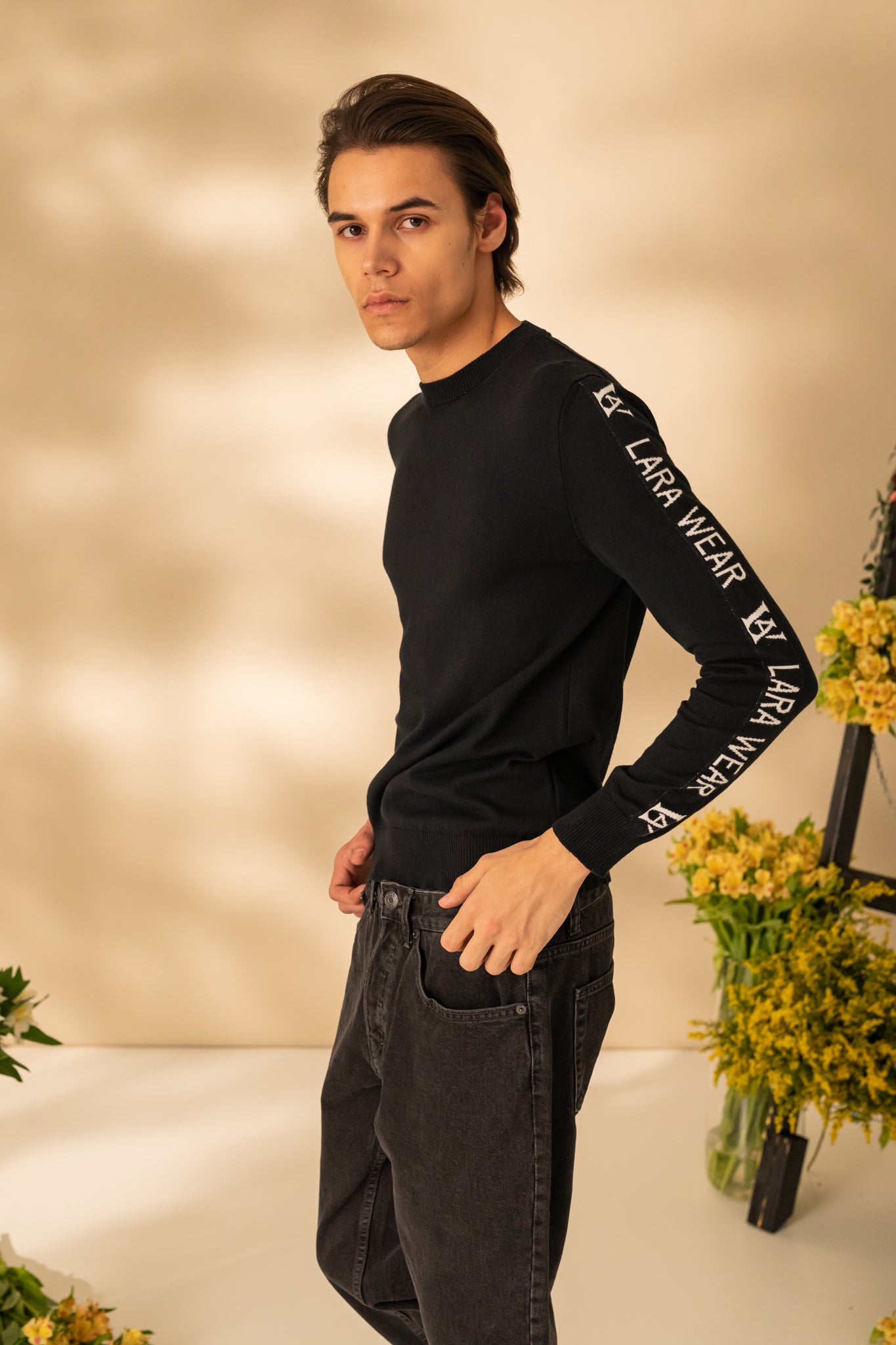 Slim pullover with long sleeves
