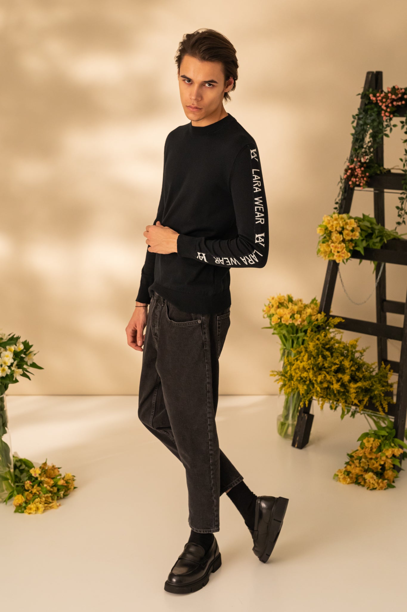 Slim pullover with long sleeves