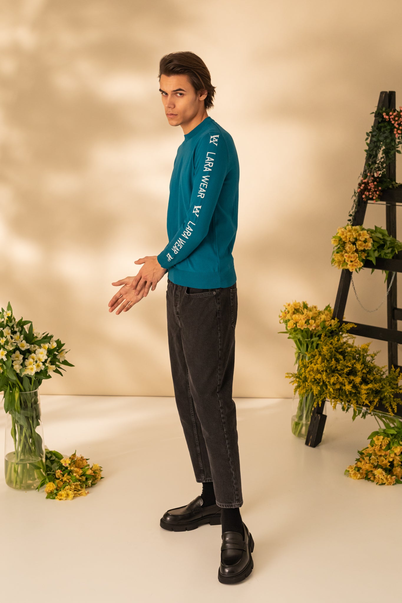 Slim pullover with long sleeves