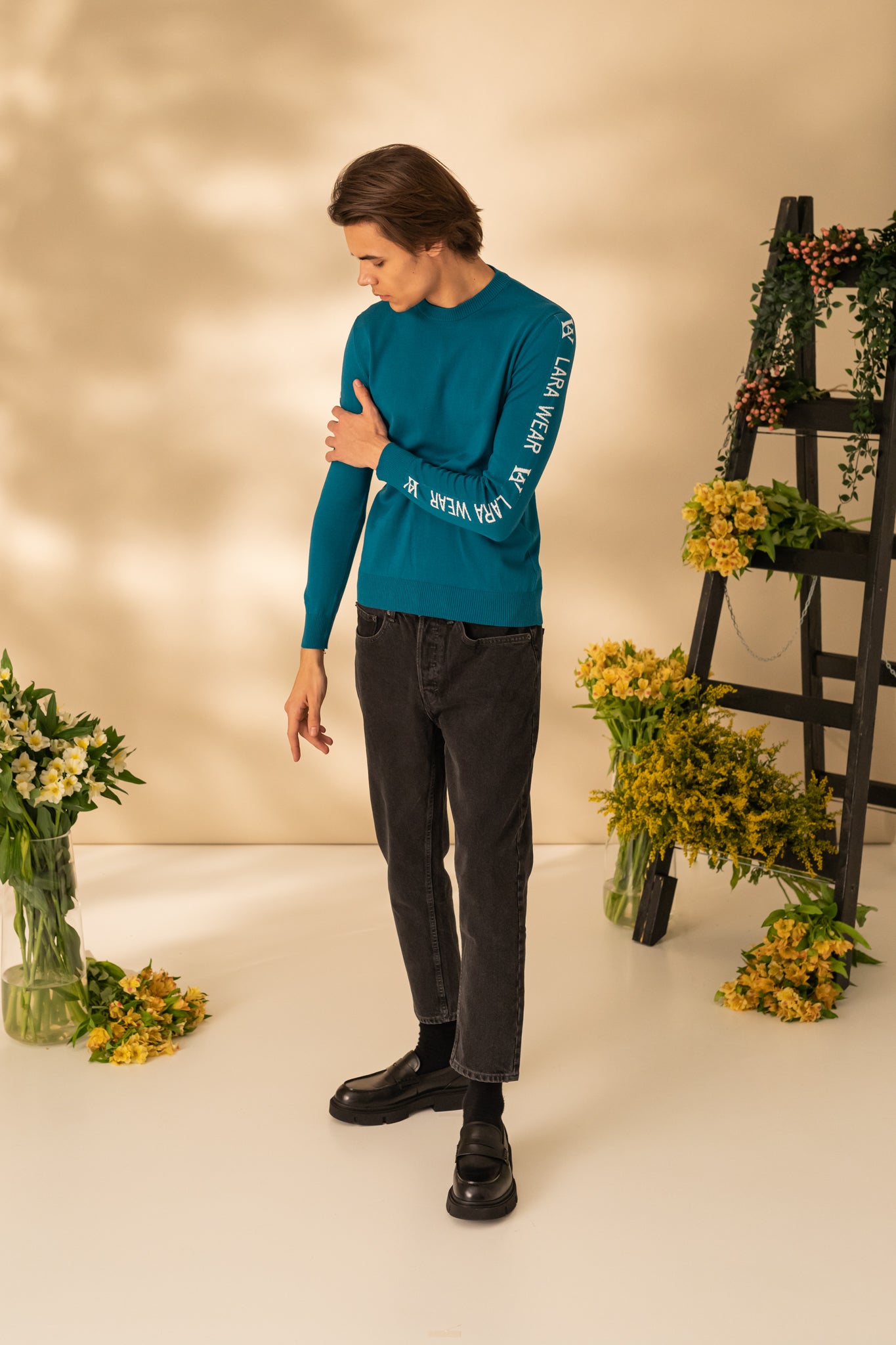 Slim pullover with long sleeves