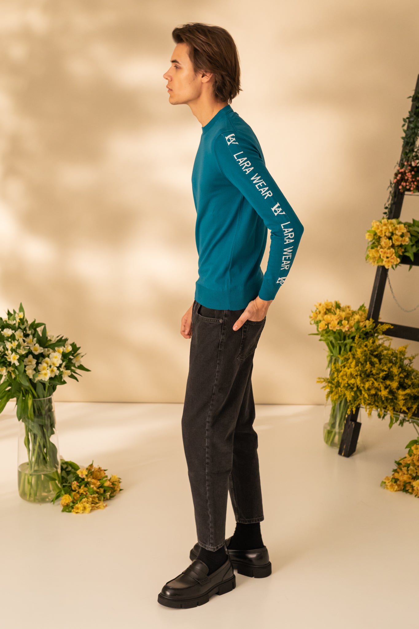 Slim pullover with long sleeves