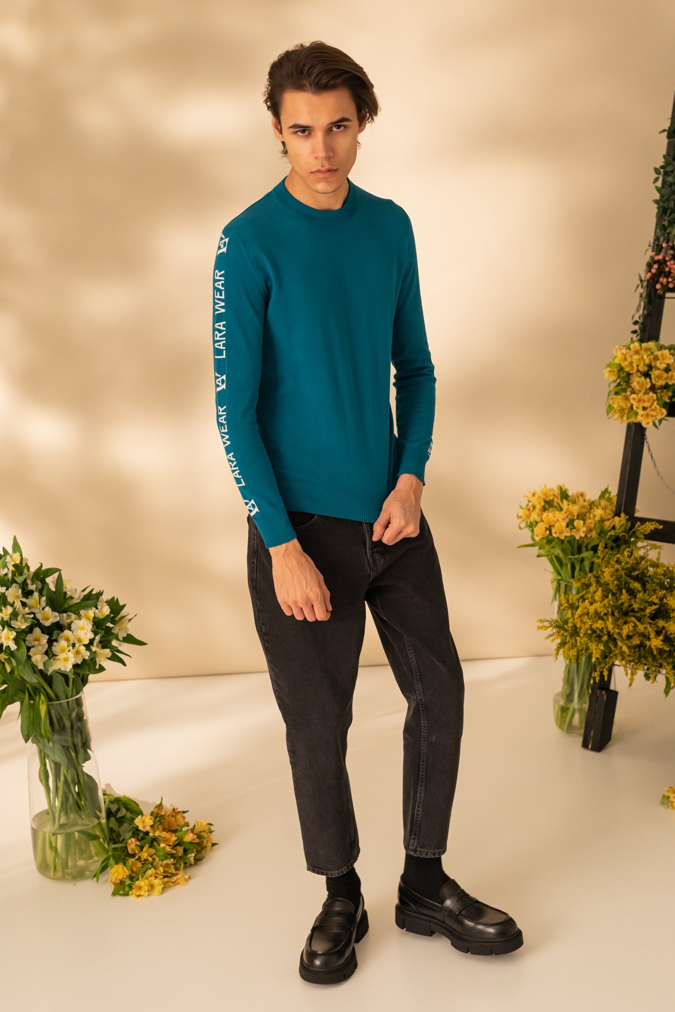 Slim pullover with long sleeves