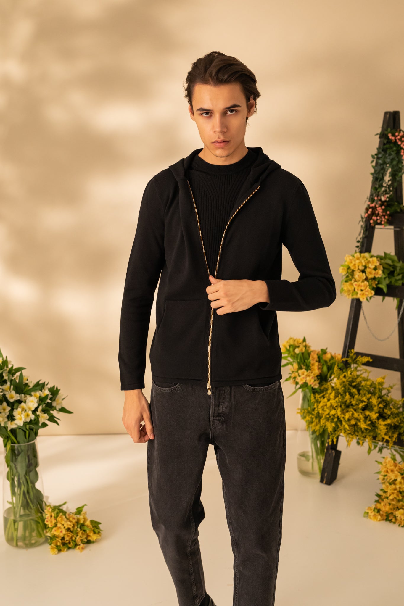 Jacket with hood and zipper for men