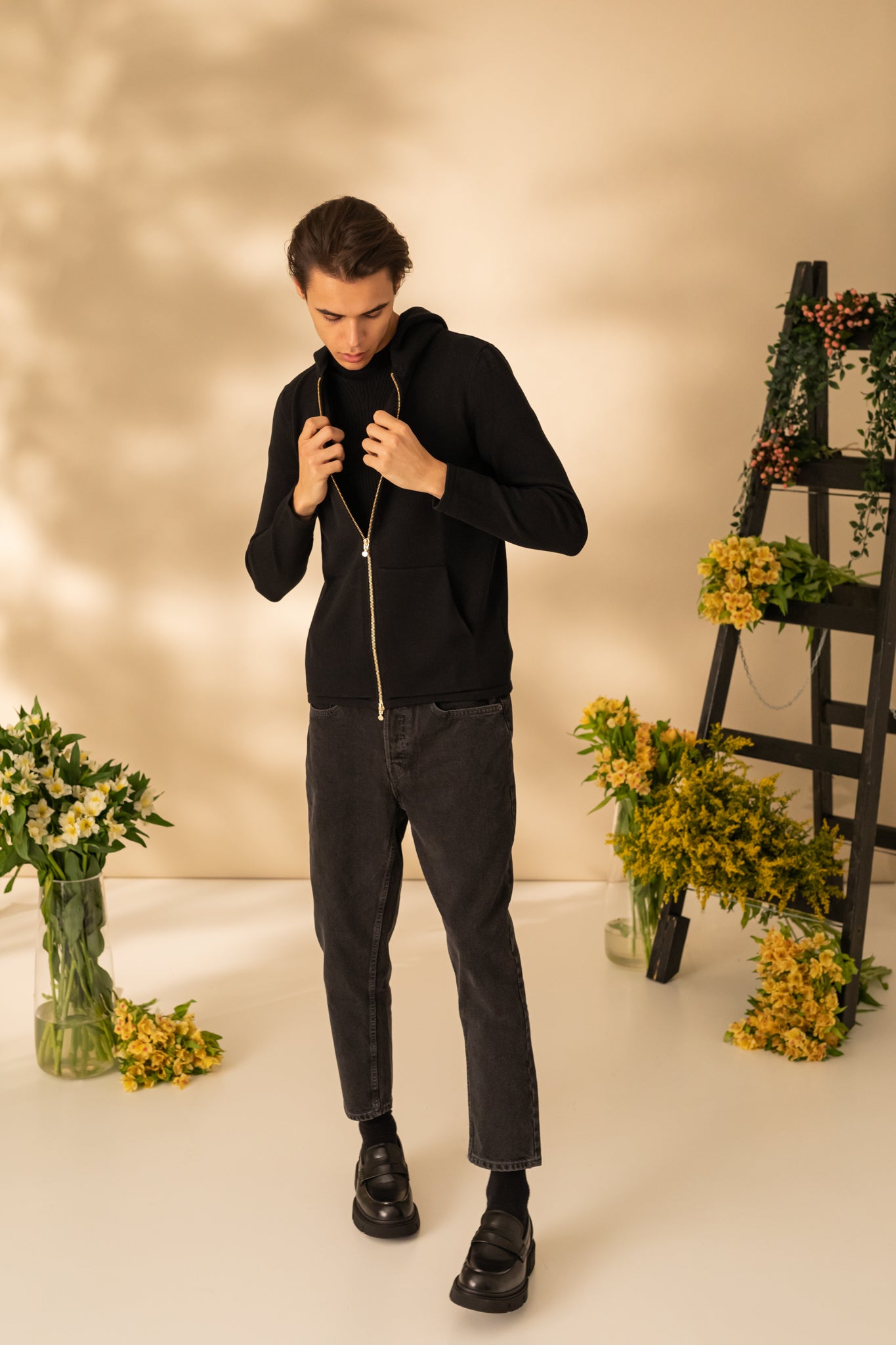 Jacket with hood and zipper for men