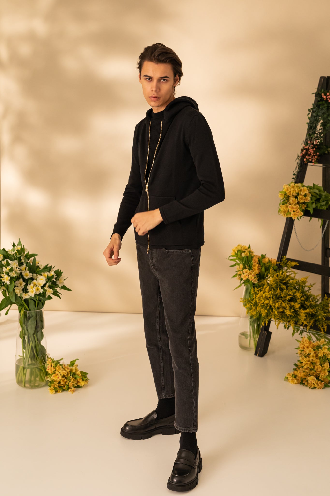Jacket with hood and zipper for men