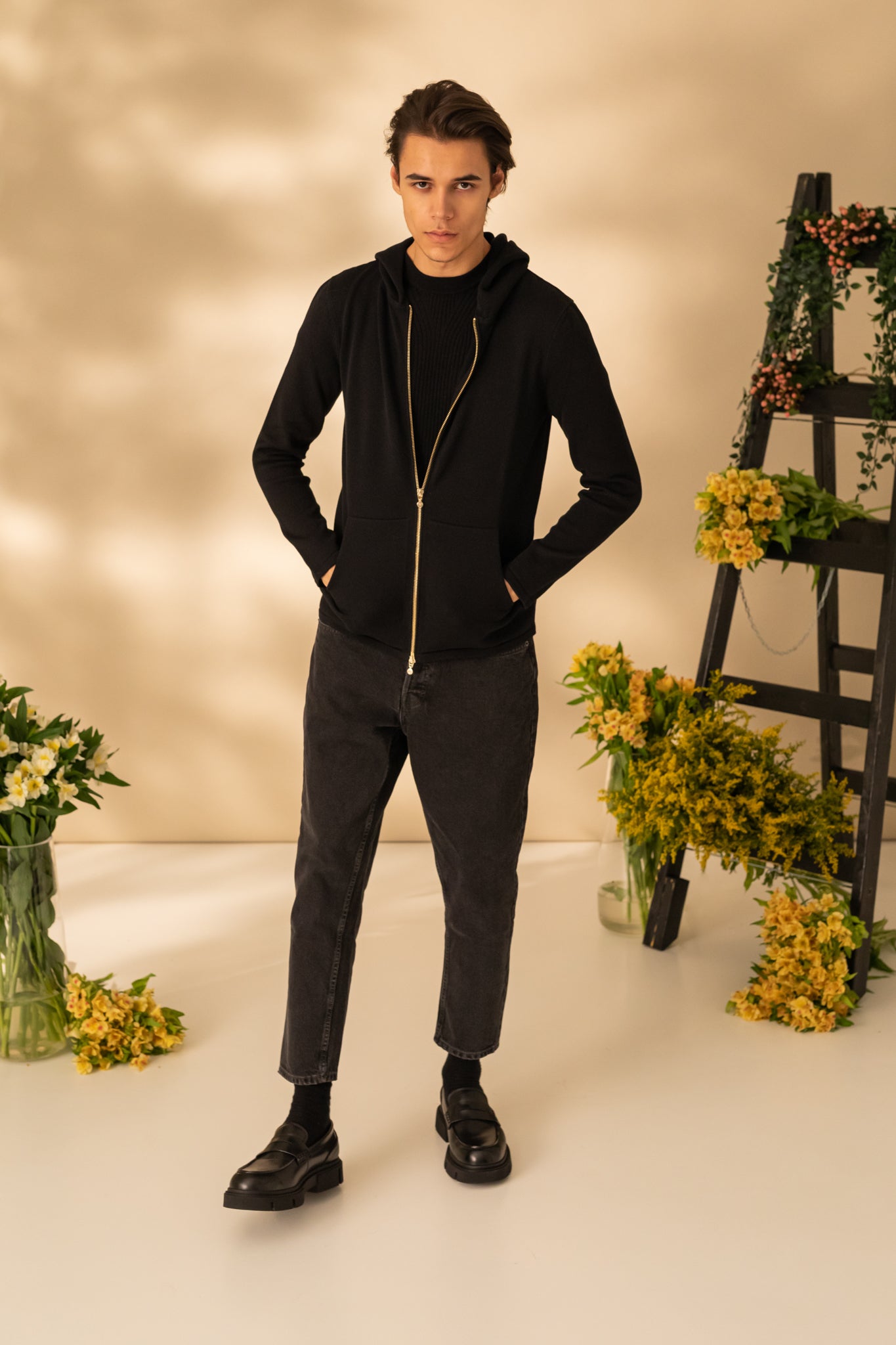 Jacket with hood and zipper for men