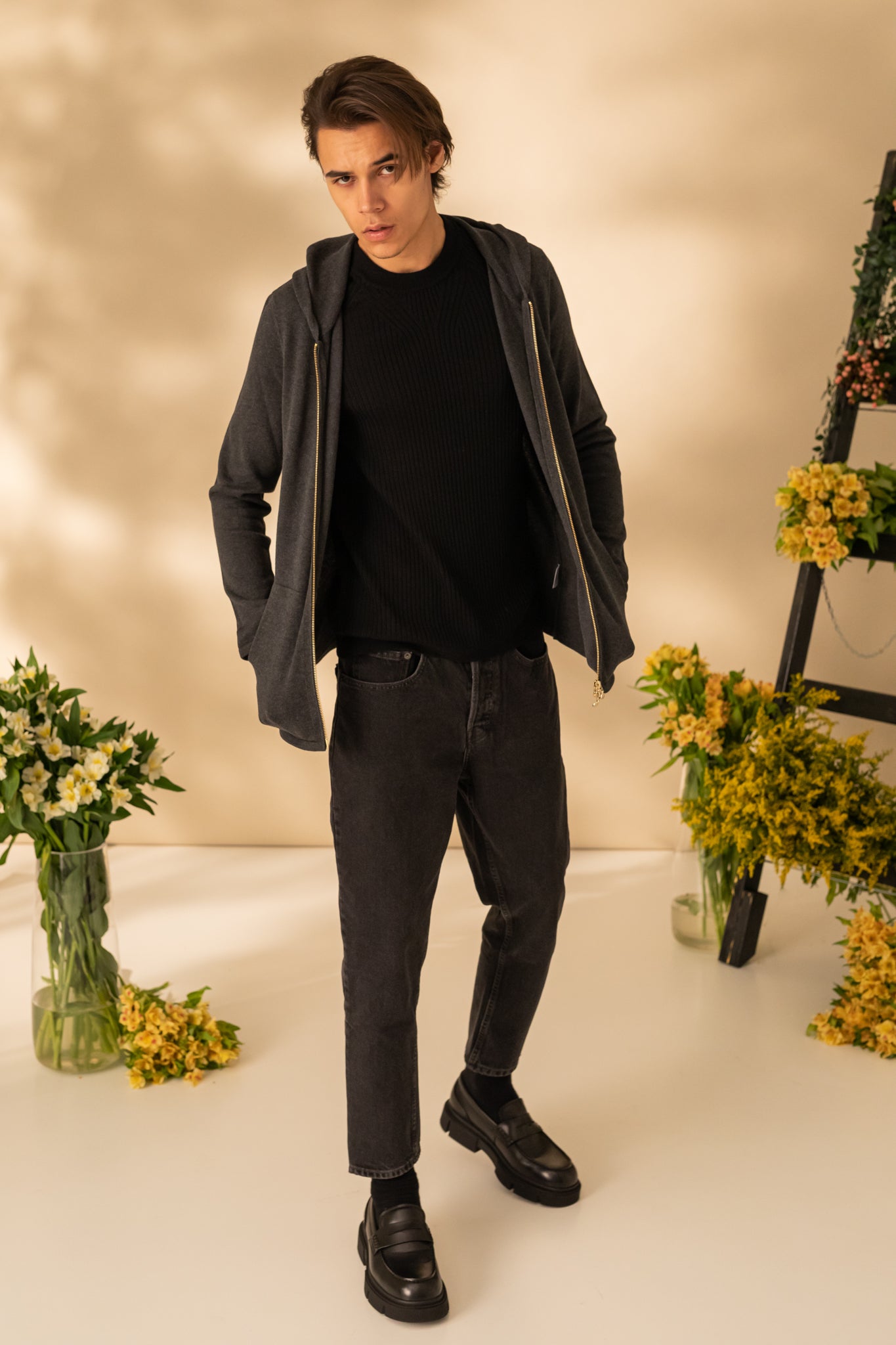 Jacket with hood and zipper for men