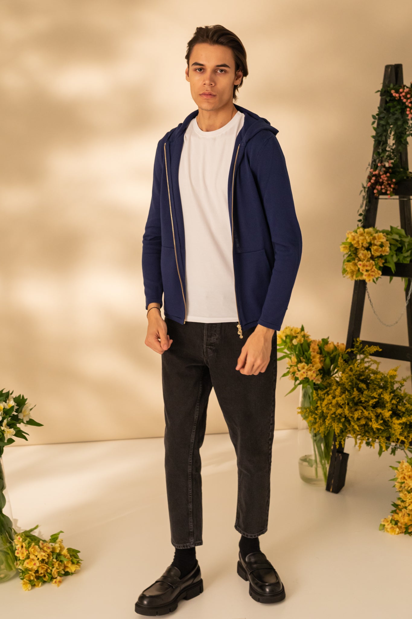 Jacket with hood and zipper for men