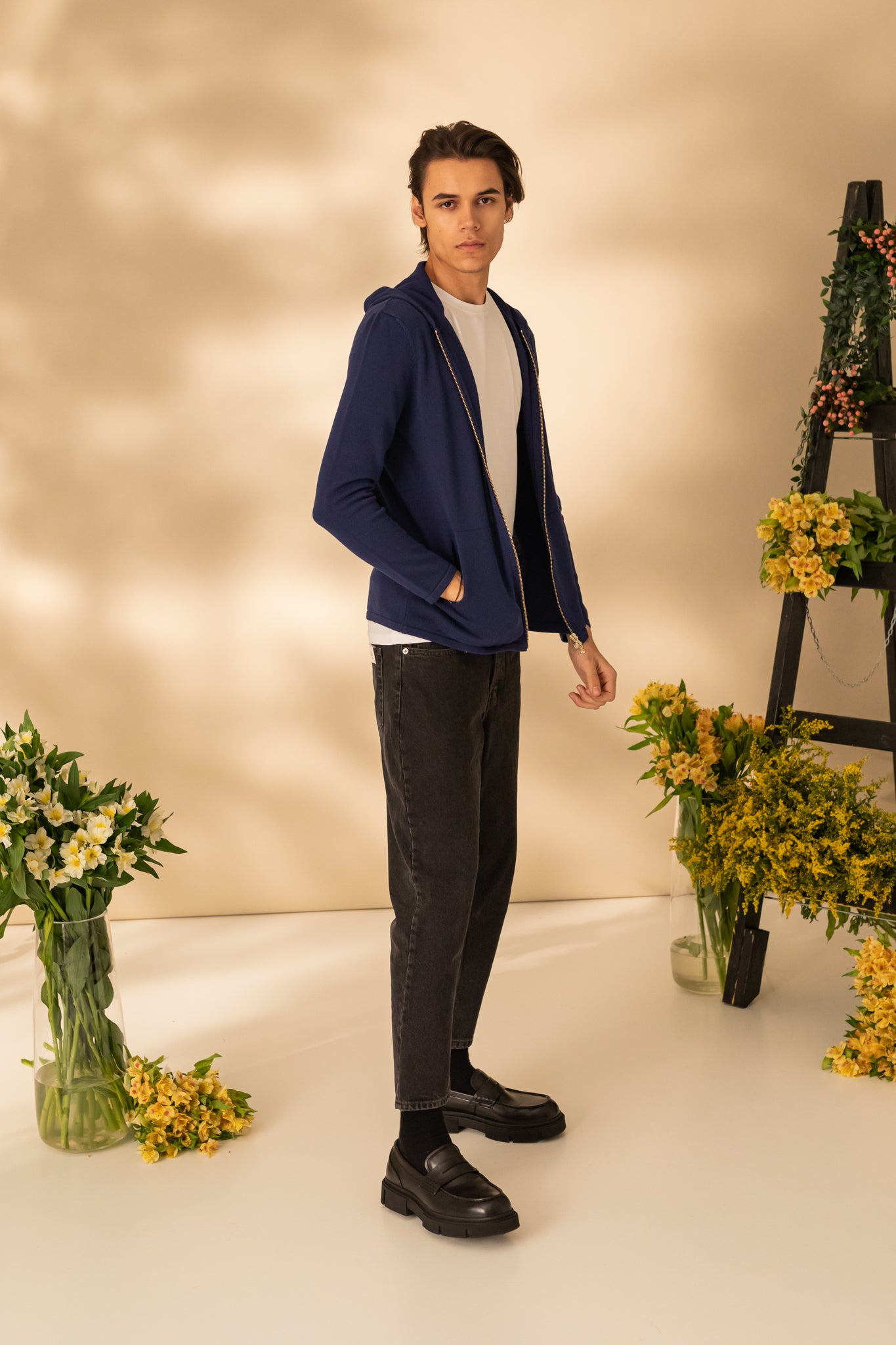 Jacket with hood and zipper for men