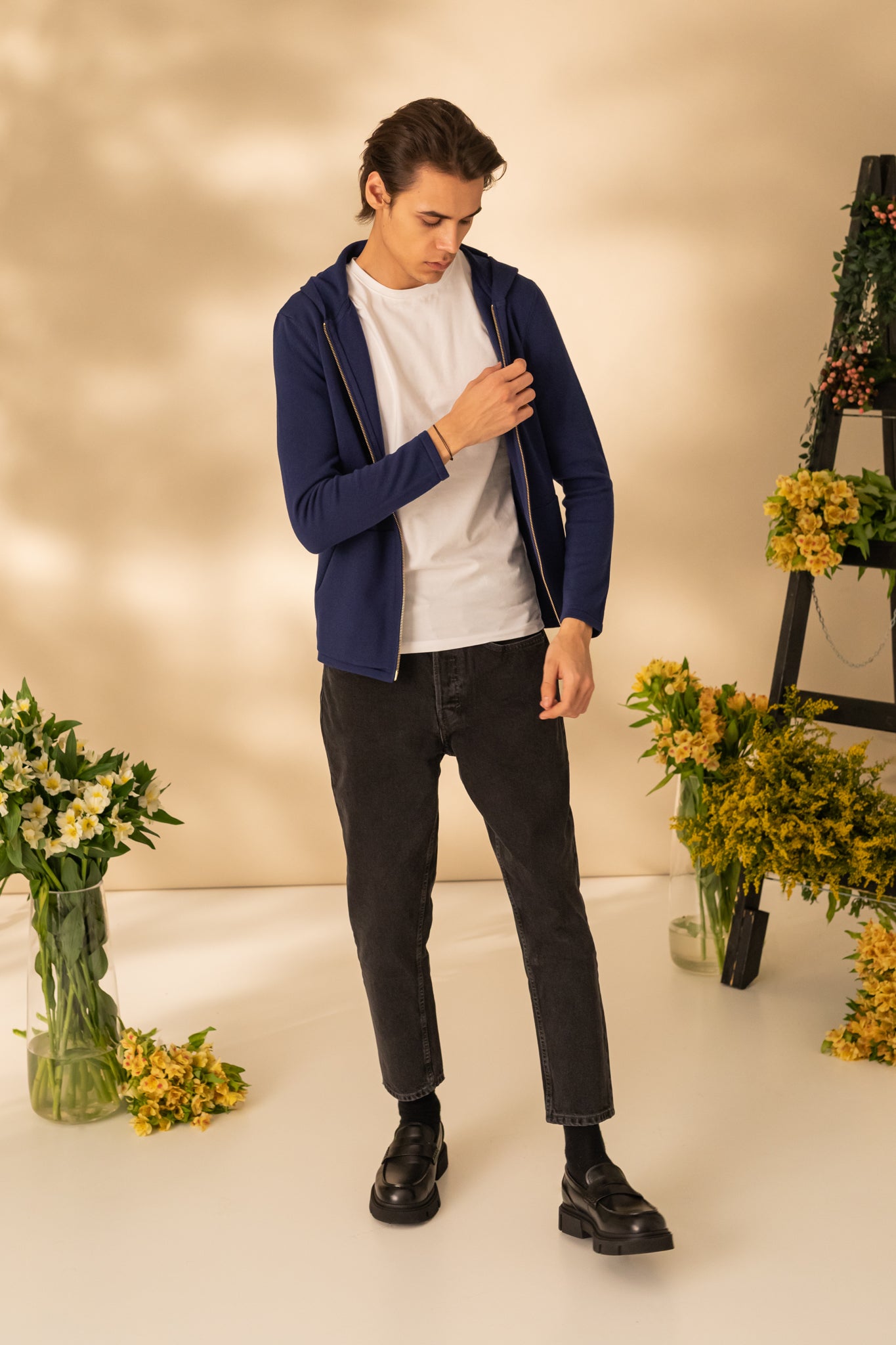 Jacket with hood and zipper for men