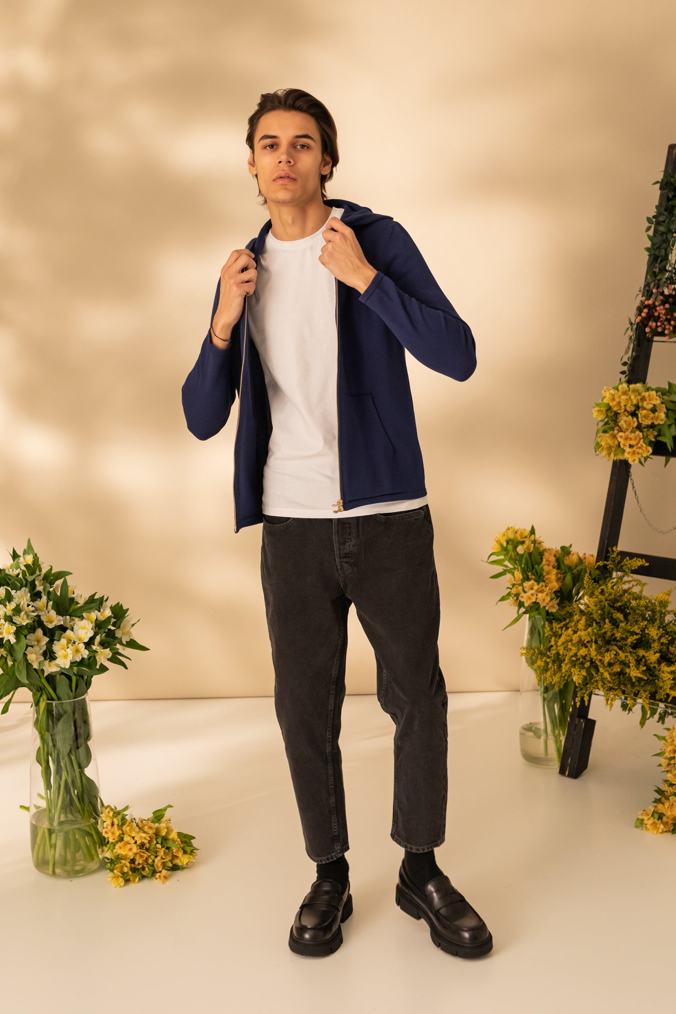Jacket with hood and zipper for men