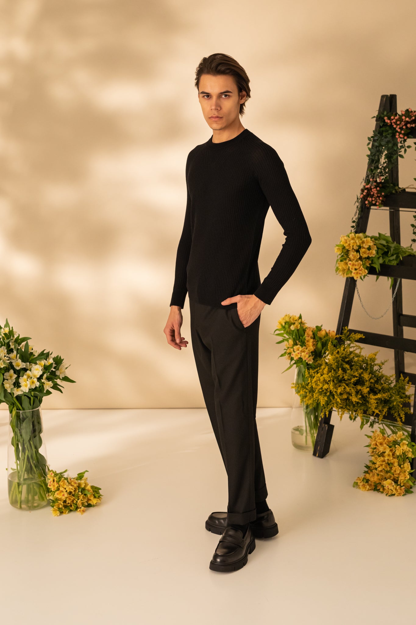 Round neck sweater for men