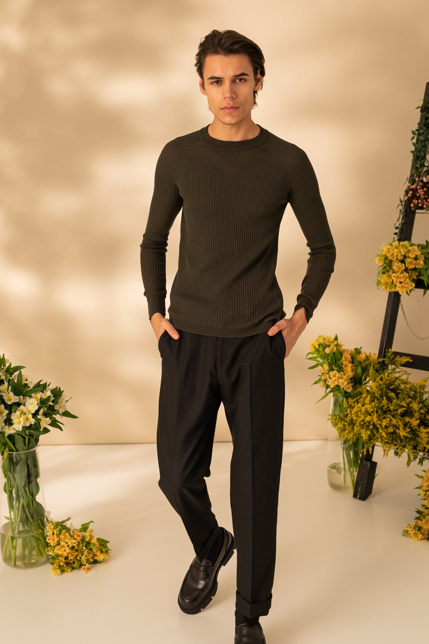 Round neck sweater for men