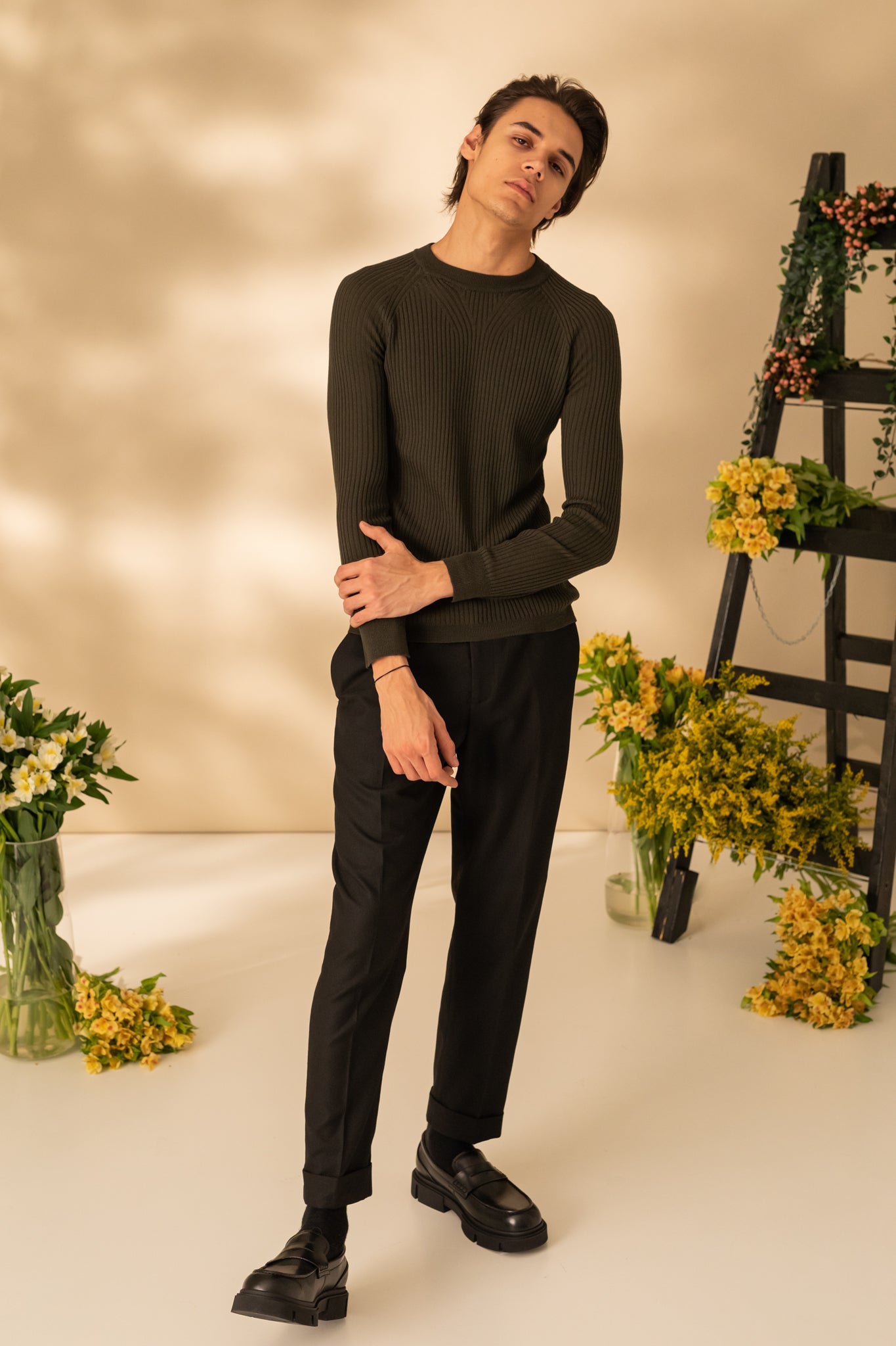 Round neck sweater for men